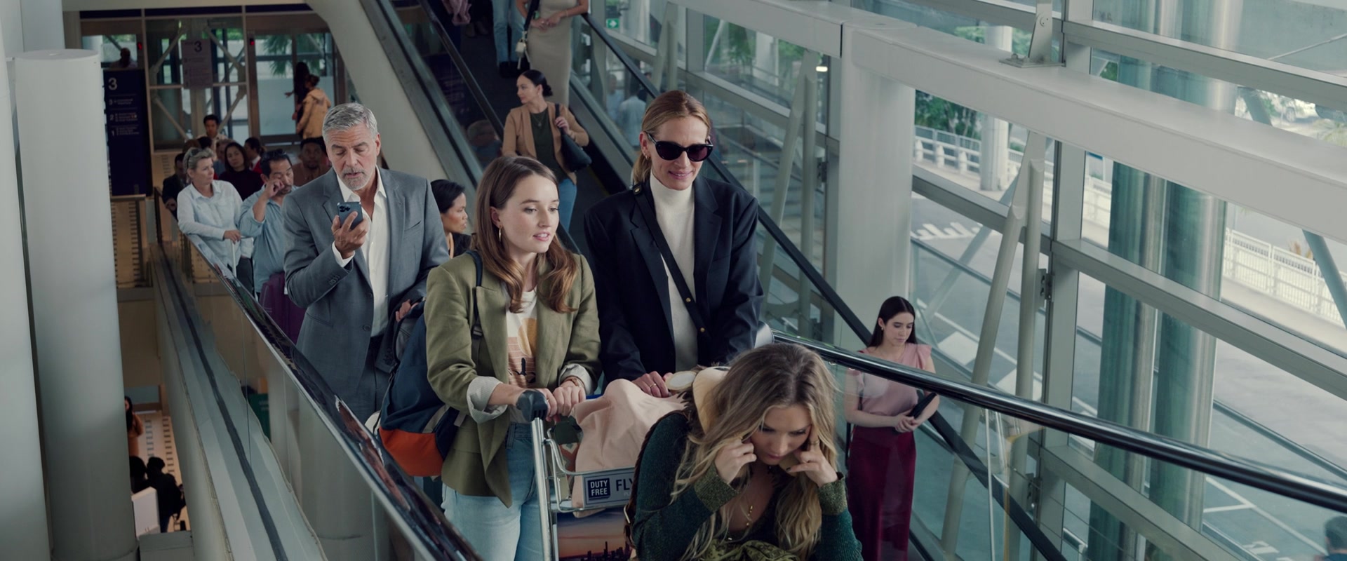 Ticket_to_Paradise_2022_1080p_IHBL_000744.jpg