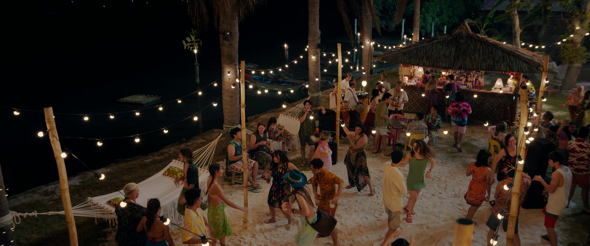 Ticket_to_Paradise_2022_1080p_IHBL_001296.jpg