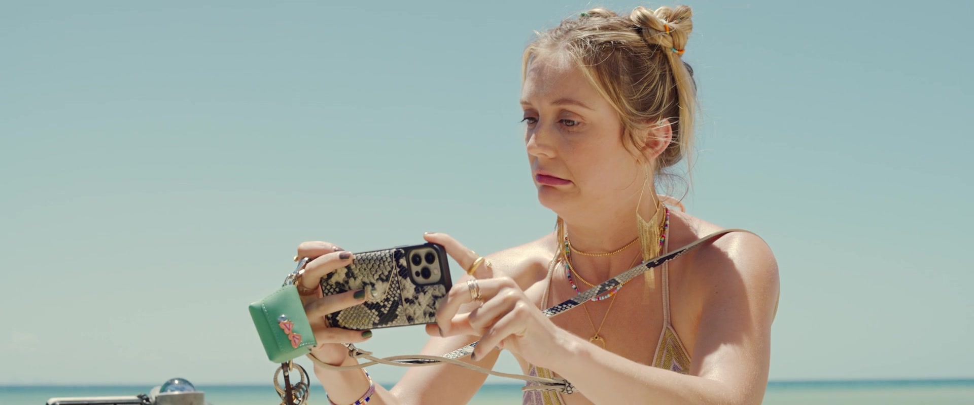 Ticket_to_Paradise_2022_1080p_IHBL_005860.jpg