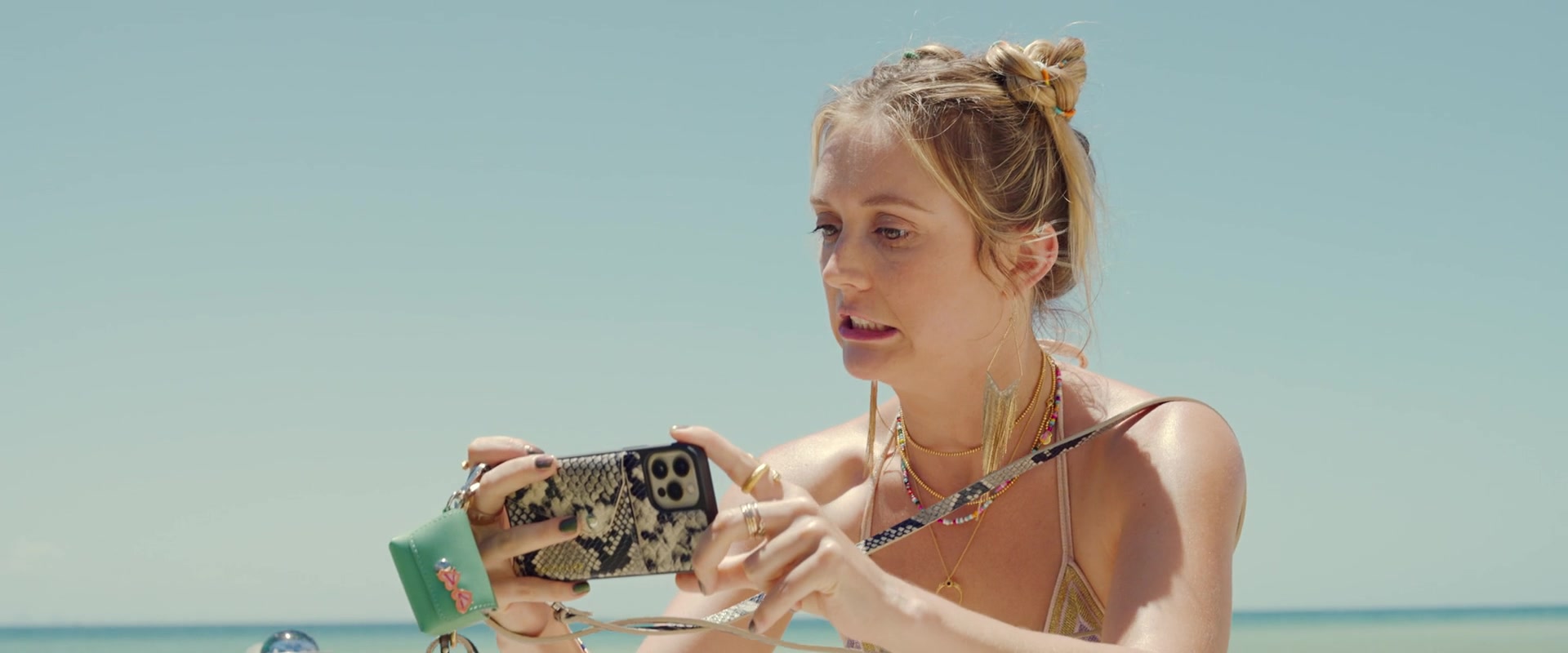 Ticket_to_Paradise_2022_1080p_IHBL_005861.jpg