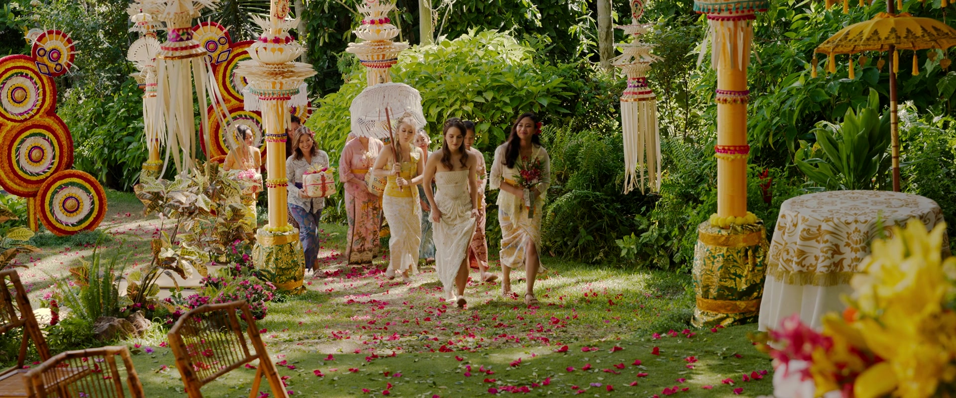 Ticket_to_Paradise_2022_1080p_IHBL_011371.jpg