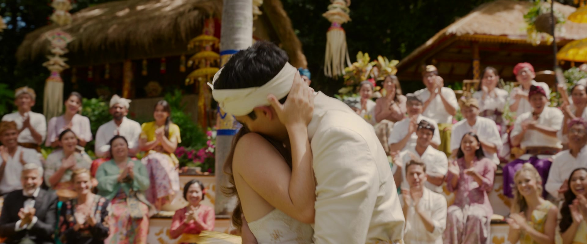 Ticket_to_Paradise_2022_1080p_IHBL_012075.jpg