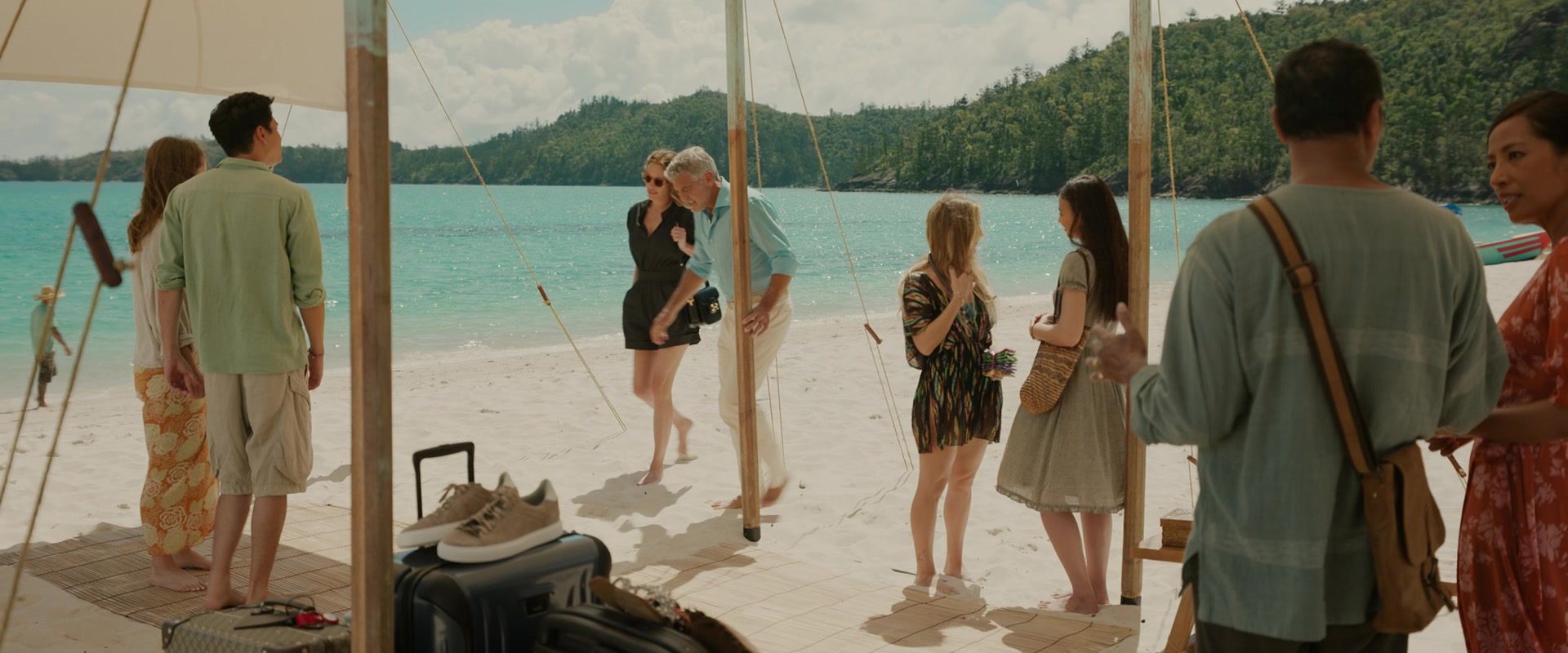 Ticket_to_Paradise_2022_1080p_IHBL_012903.jpg