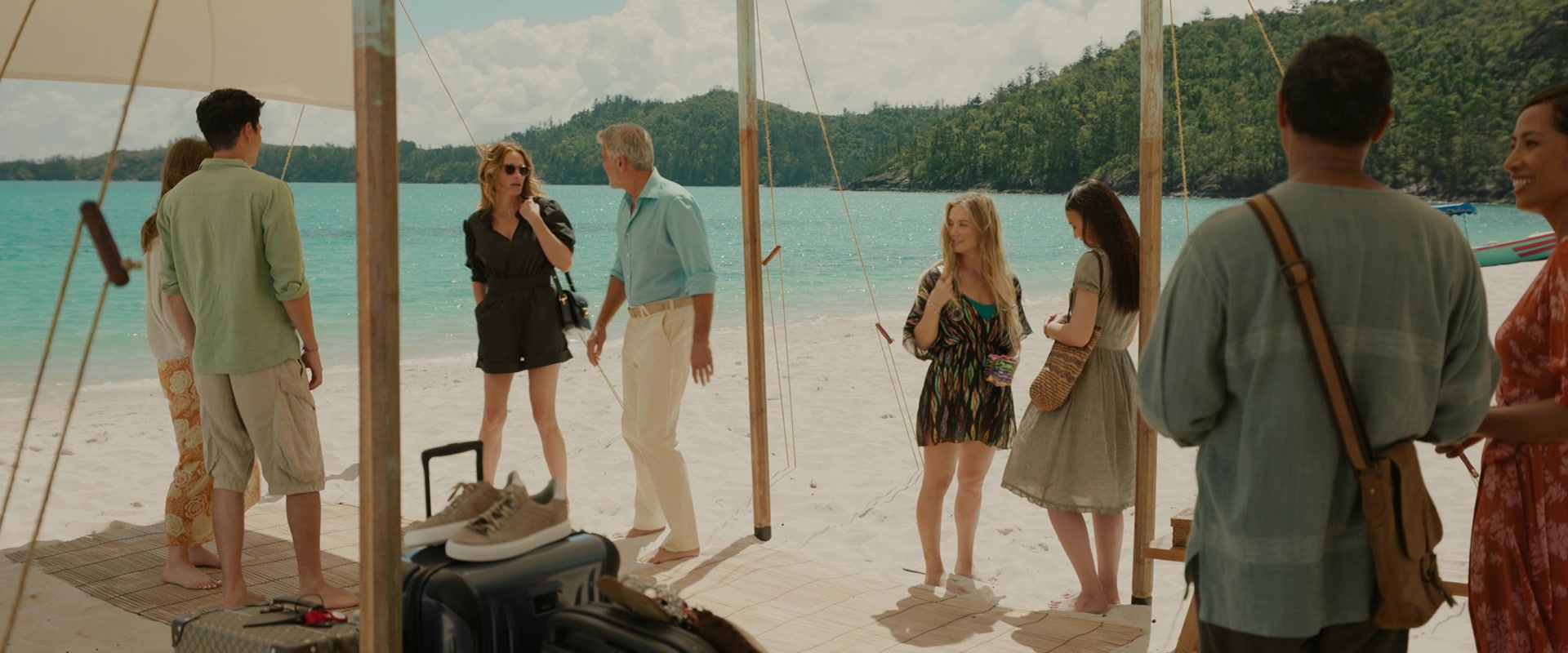 Ticket_to_Paradise_2022_1080p_IHBL_012907.jpg