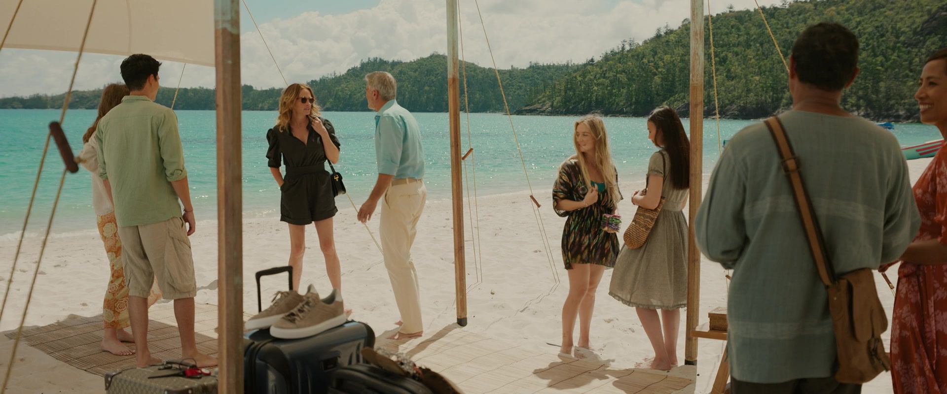 Ticket_to_Paradise_2022_1080p_IHBL_012908.jpg