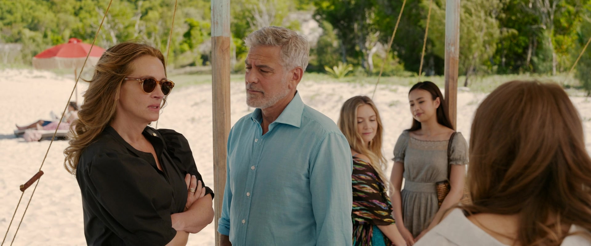 Ticket_to_Paradise_2022_1080p_IHBL_012937.jpg