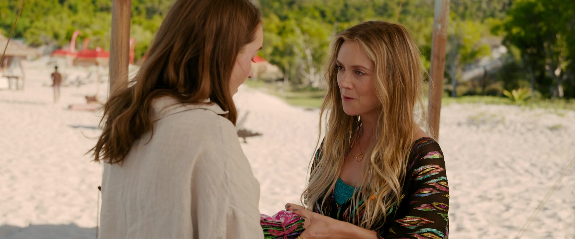 Ticket_to_Paradise_2022_1080p_IHBL_012971.jpg
