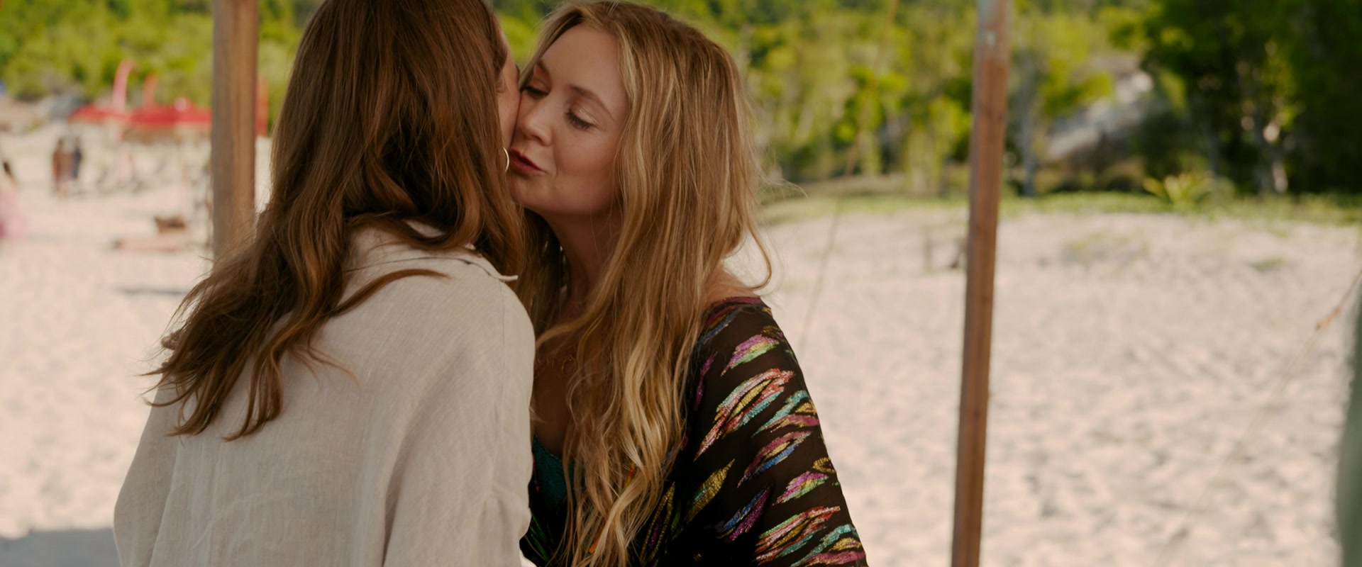 Ticket_to_Paradise_2022_1080p_IHBL_012992.jpg