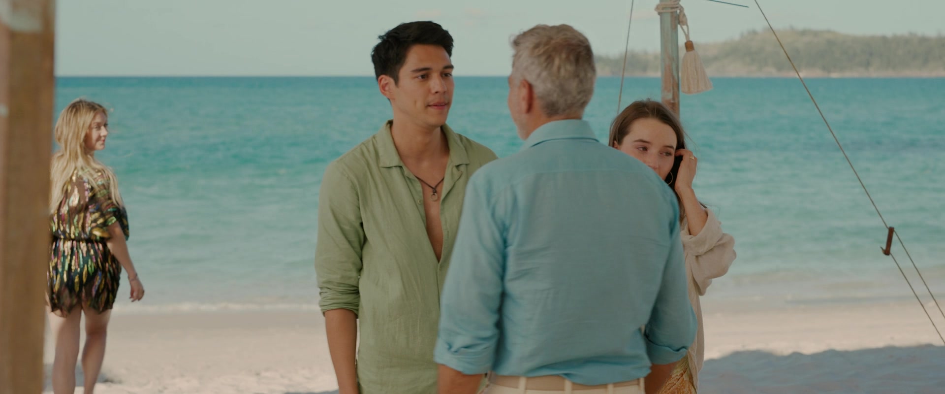 Ticket_to_Paradise_2022_1080p_IHBL_013007.jpg