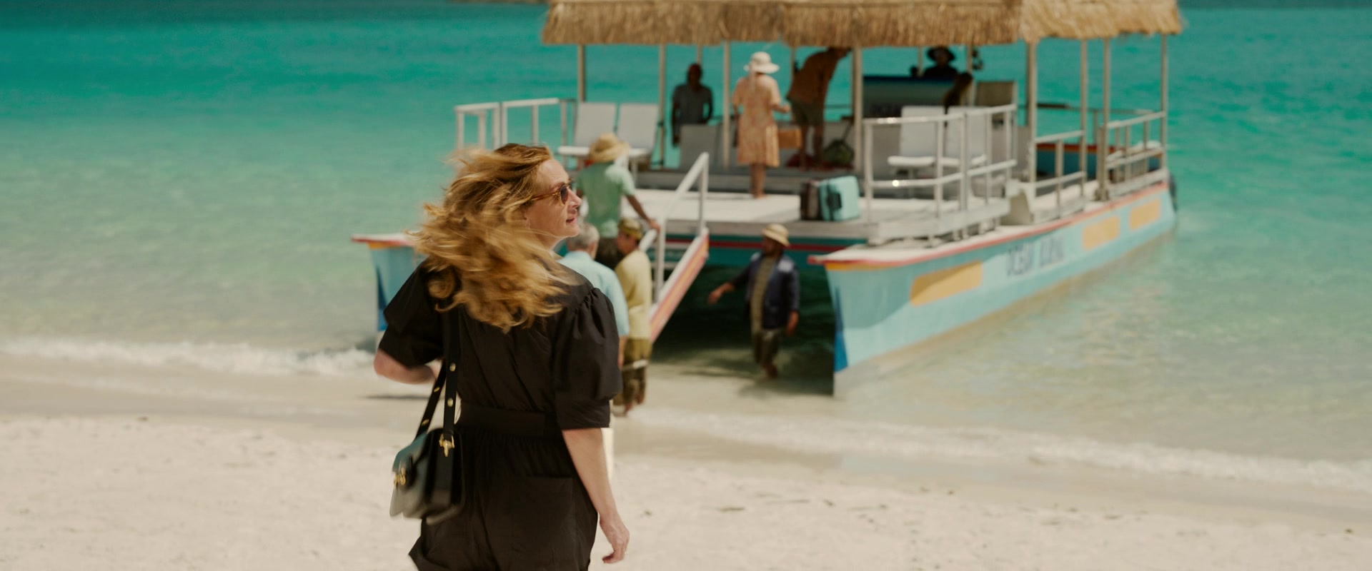 Ticket_to_Paradise_2022_1080p_IHBL_013147.jpg
