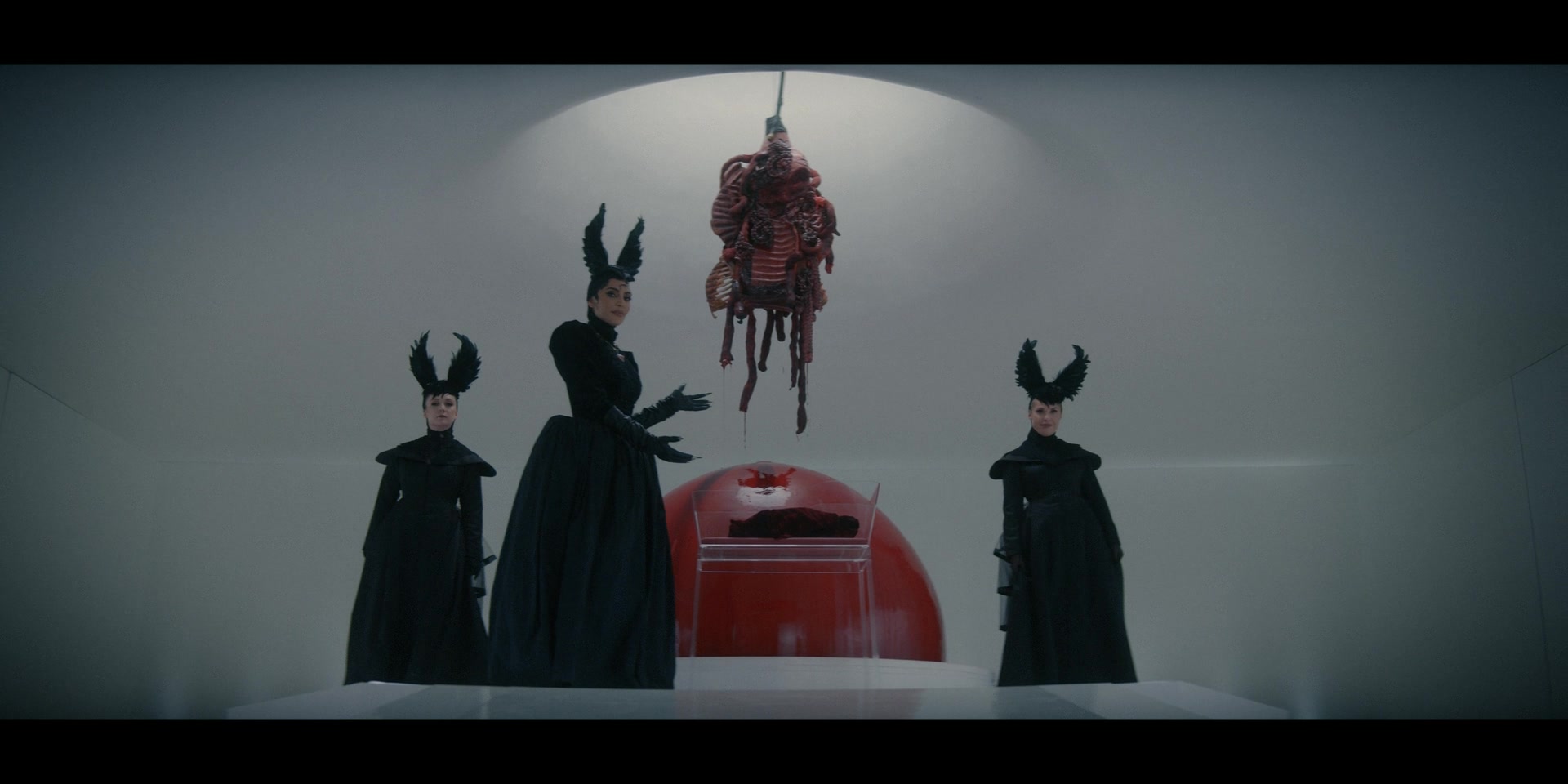 American_Horror_Story_S12E09_The_Auteur_1080p_IHBL_002569.jpg