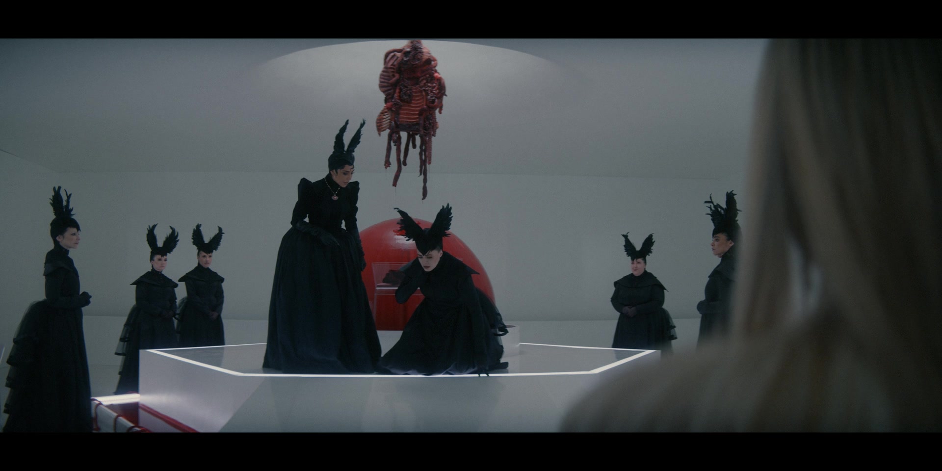 American_Horror_Story_S12E09_The_Auteur_1080p_IHBL_002641.jpg
