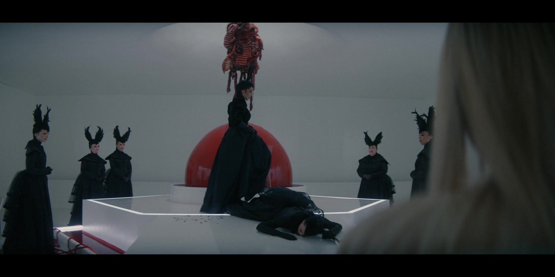 American_Horror_Story_S12E09_The_Auteur_1080p_IHBL_002698.jpg