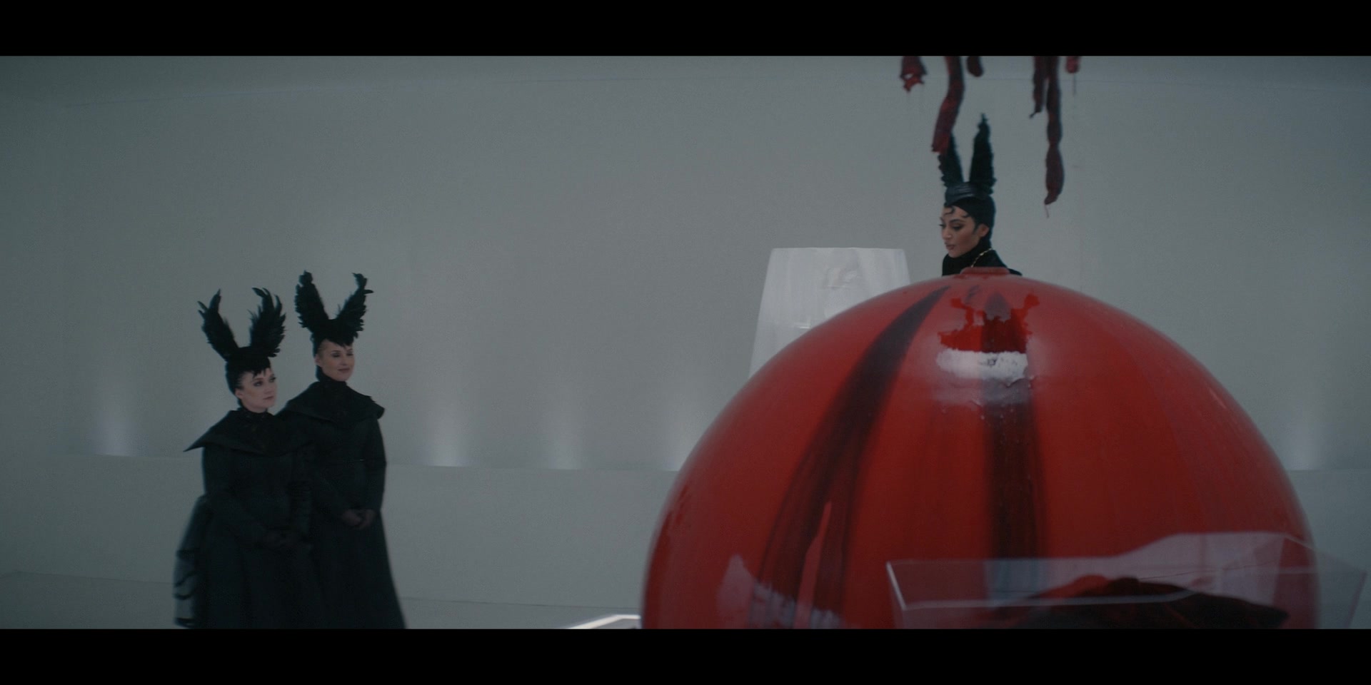 American_Horror_Story_S12E09_The_Auteur_1080p_IHBL_002720.jpg