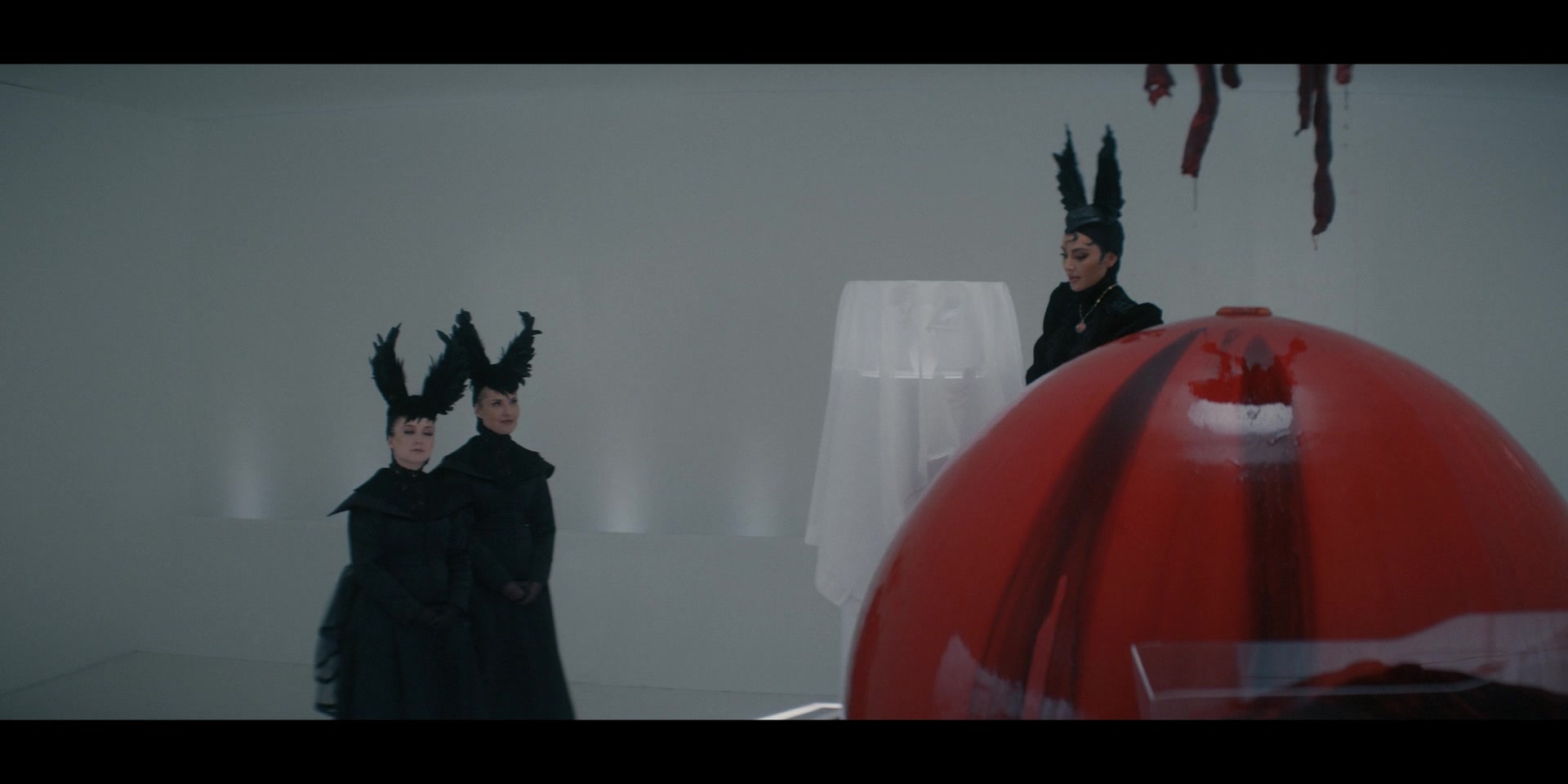 American_Horror_Story_S12E09_The_Auteur_1080p_IHBL_002723.jpg