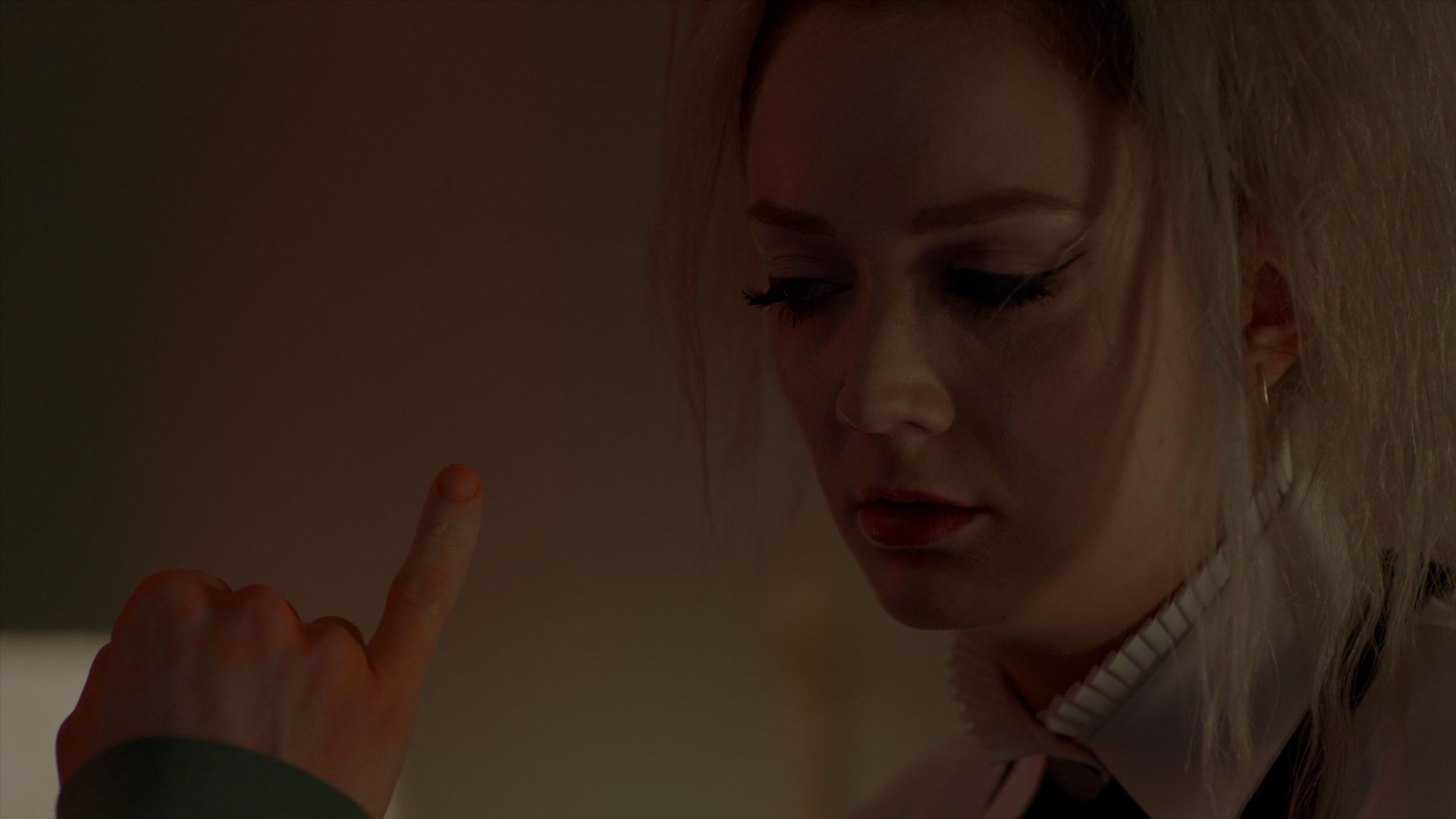 American_Horror_Story_S07_E01_Election_Night_1080p_BluRay_000930.jpg