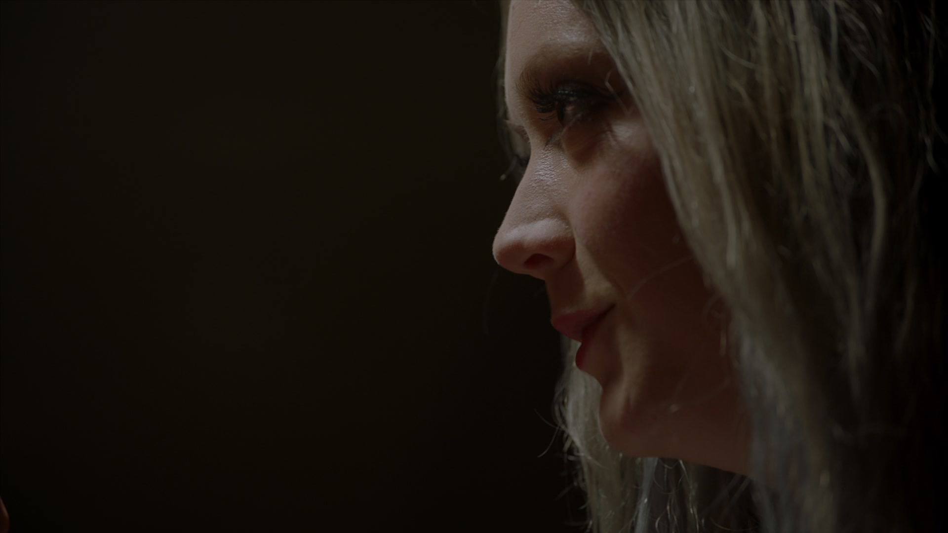 American_Horror_Story_S07_E01_Election_Night_1080p_BluRay_004523.jpg