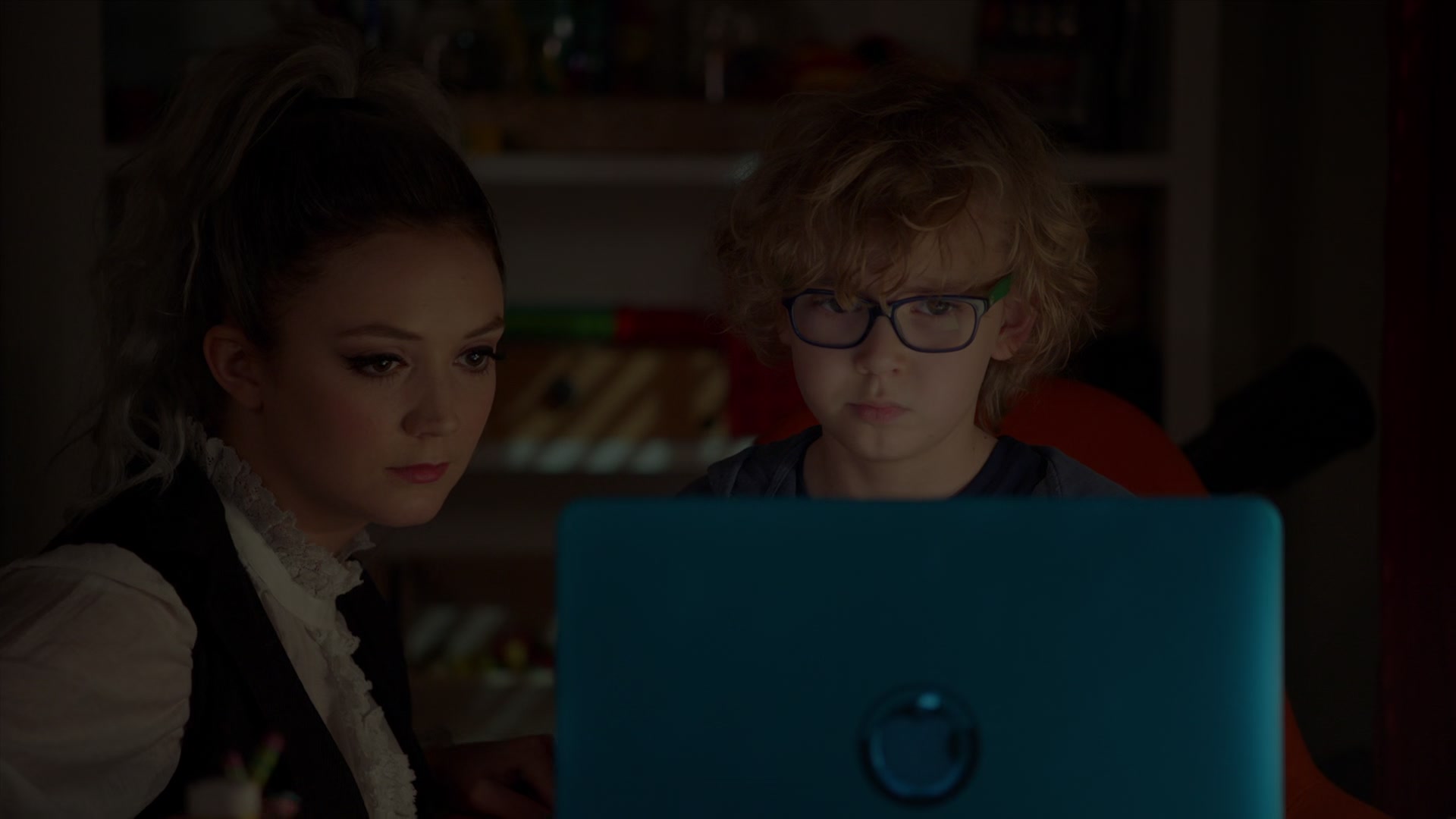 American_Horror_Story_S07_E01_Election_Night_1080p_BluRay_005697.jpg