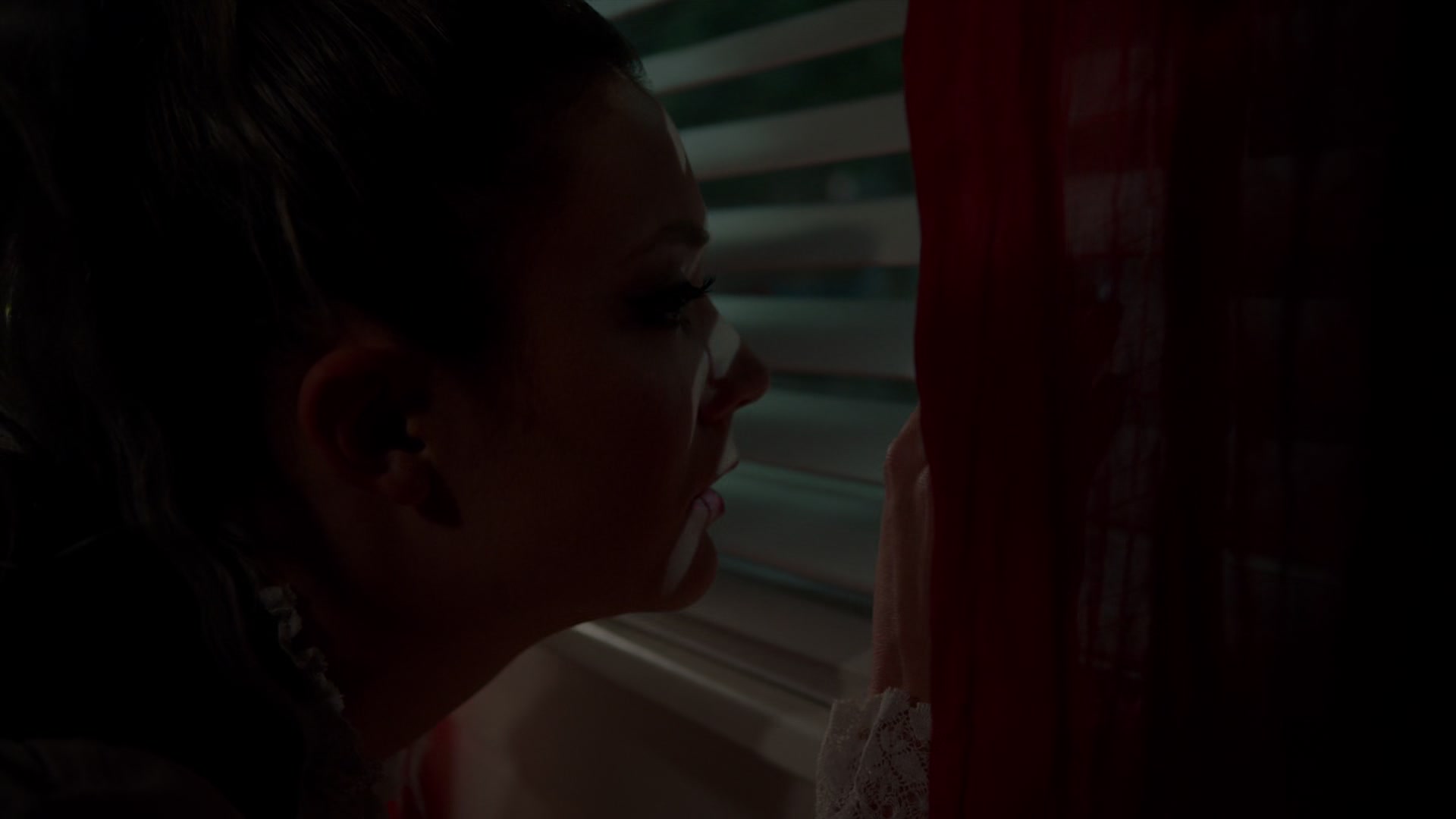 American_Horror_Story_S07_E01_Election_Night_1080p_BluRay_006105.jpg