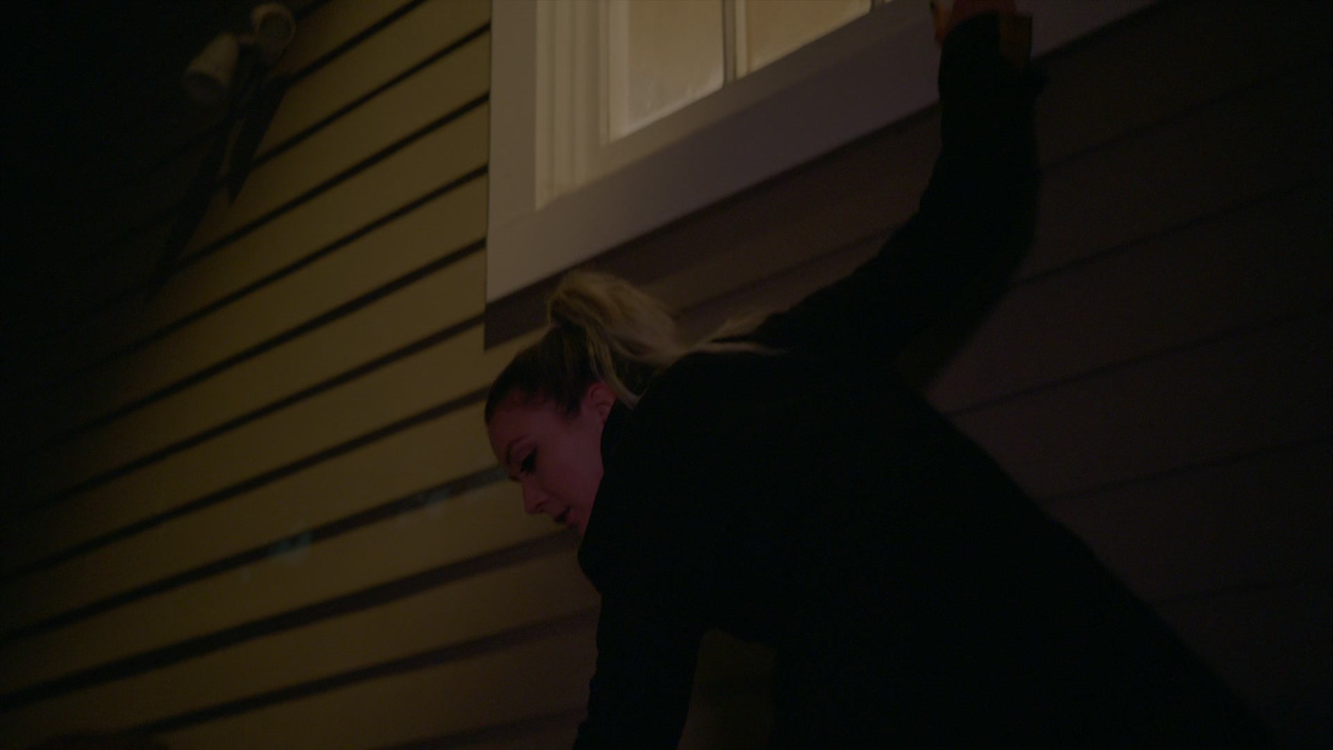 American_Horror_Story_S07_E01_Election_Night_1080p_BluRay_006209.jpg
