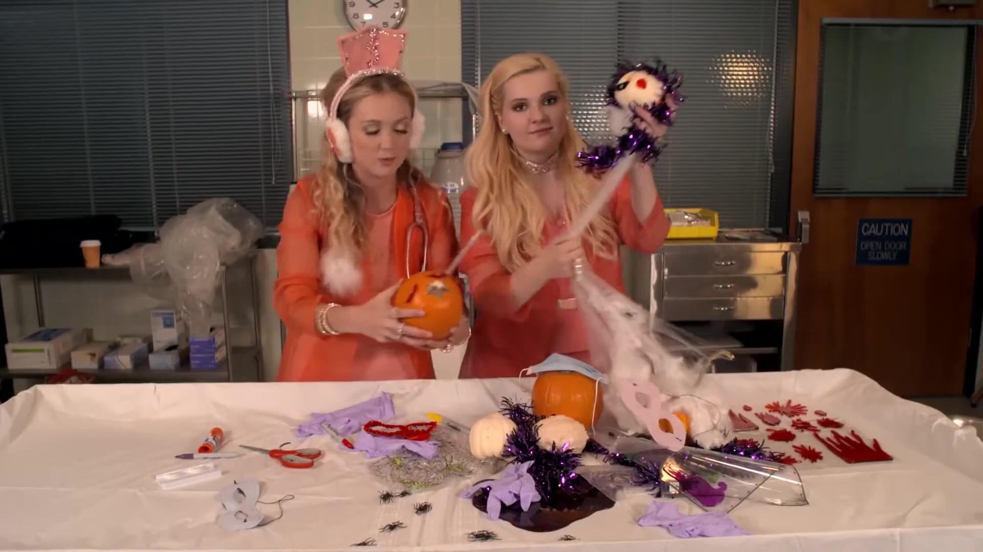 PumpkinDecoratingChanels_SQS2_211.jpg