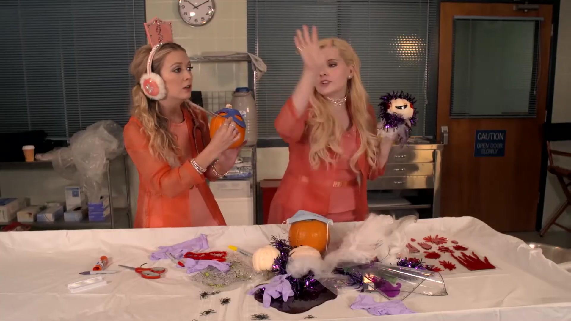 PumpkinDecoratingChanels_SQS2_230.jpg