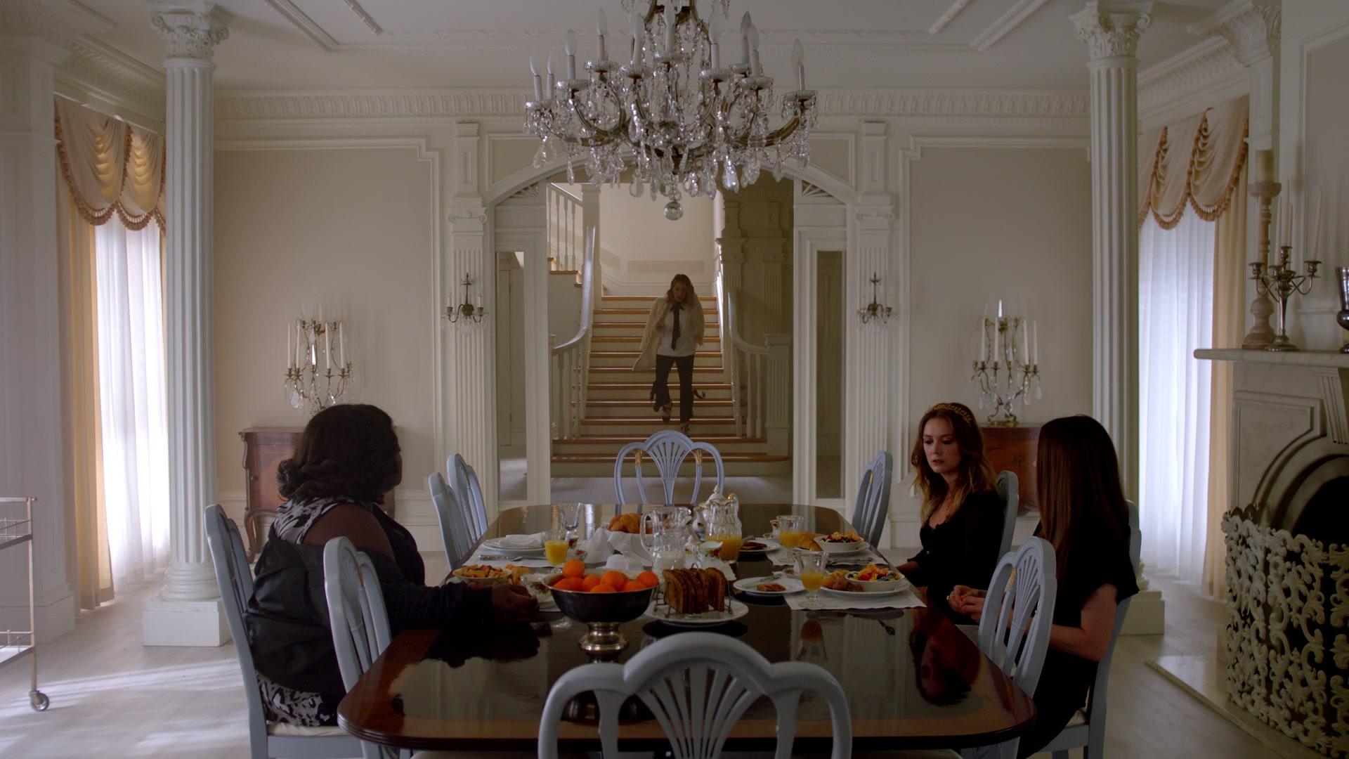 American_Horror_Story_S08_E07_Traitor_1080pBluRay_002662.jpg