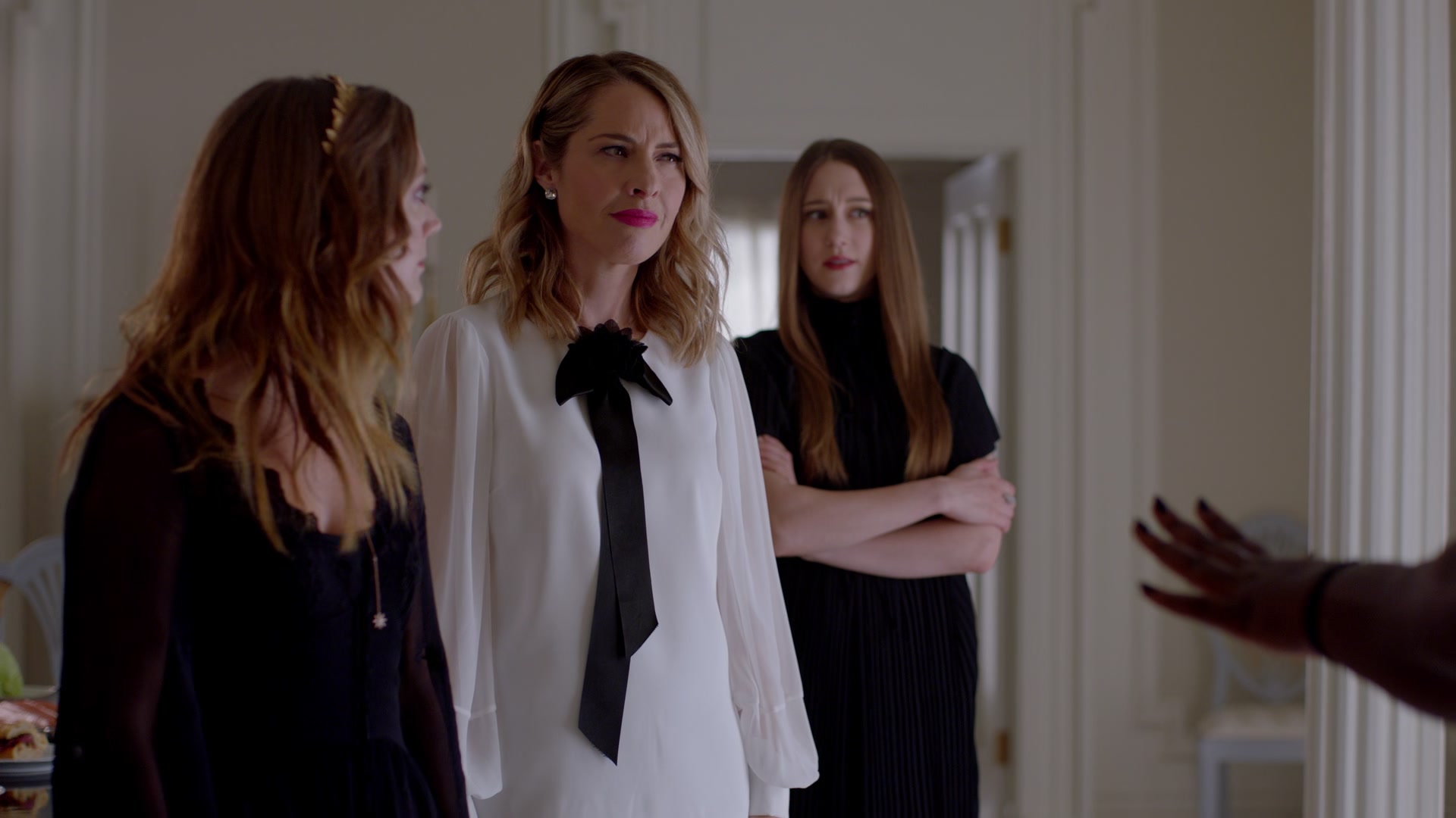 American_Horror_Story_S08_E07_Traitor_1080pBluRay_002864.jpg