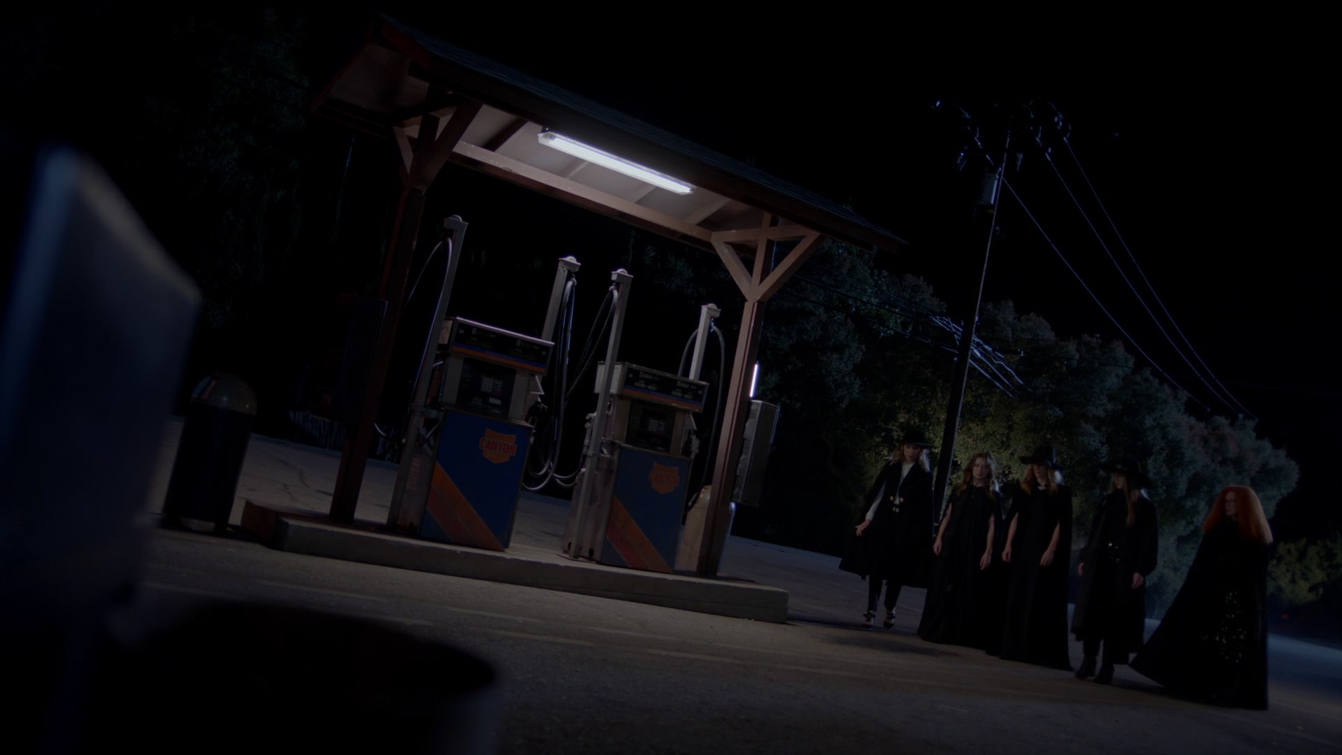 American_Horror_Story_S08_E07_Traitor_1080pBluRay_004408.jpg