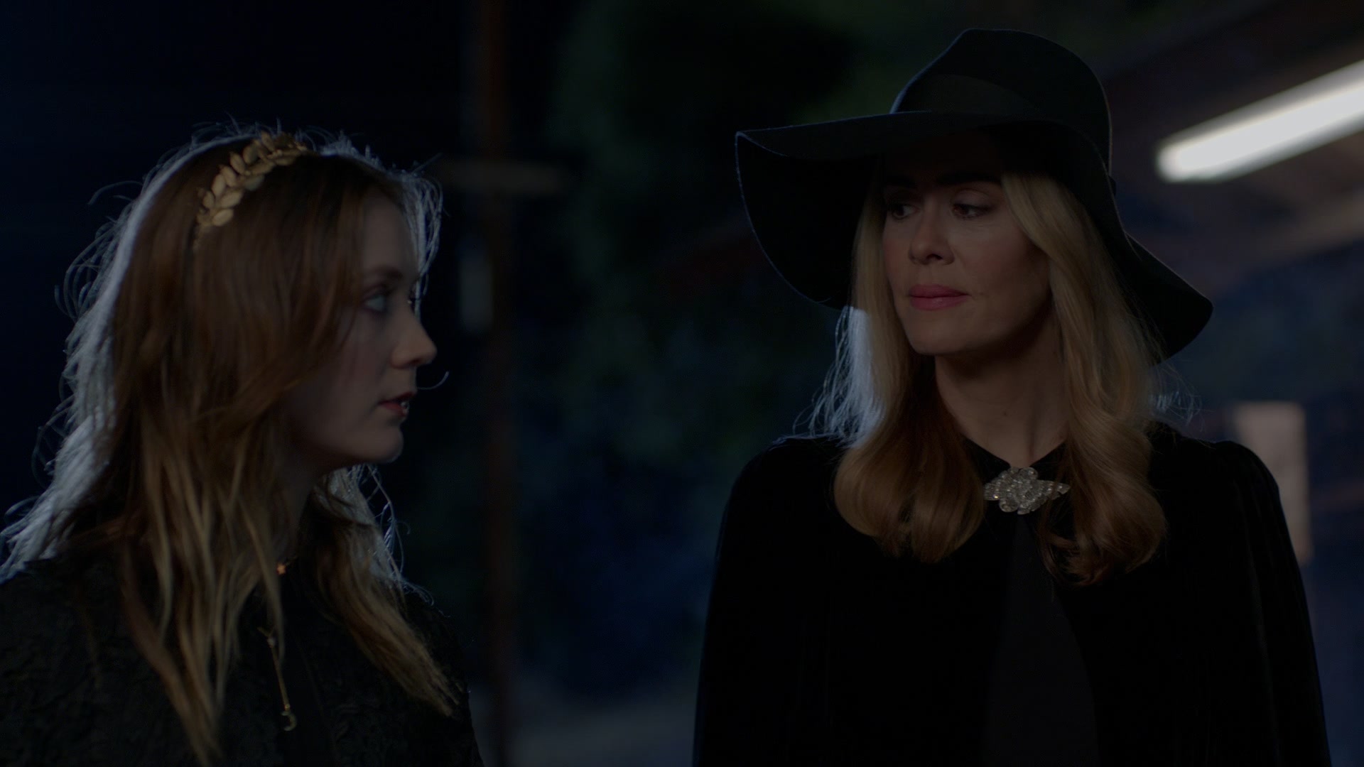 American_Horror_Story_S08_E07_Traitor_1080pBluRay_004510.jpg