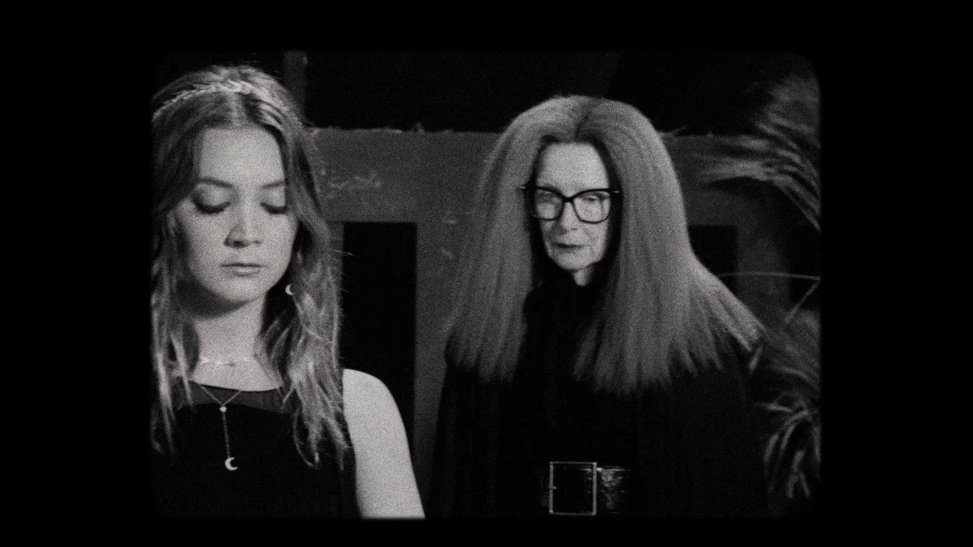 American_Horror_Story_S08_E07_Traitor_1080pBluRay_004570.jpg