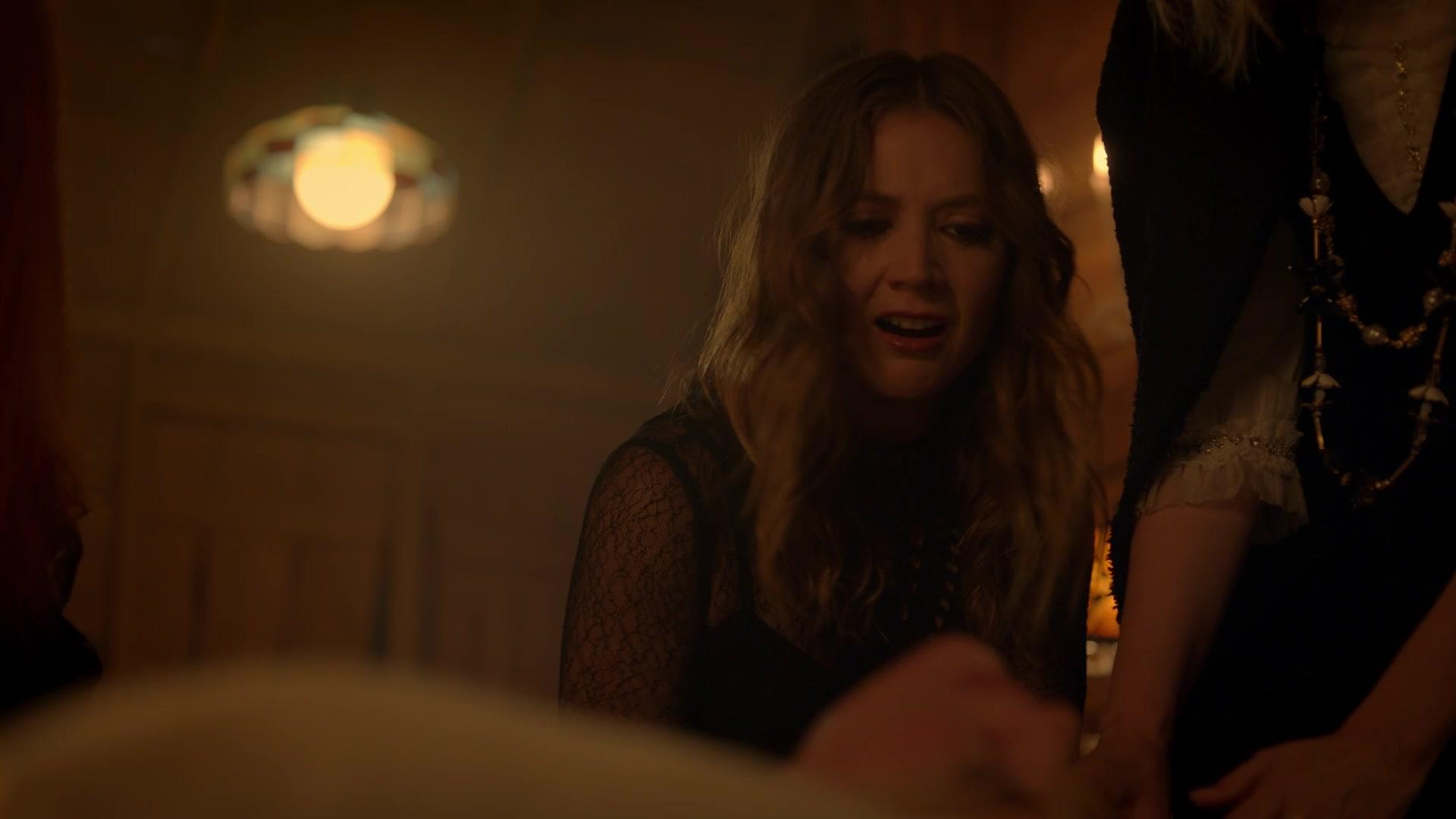 American_Horror_Story_S08E09_Fire_and_Reign_1080p_2413.jpg