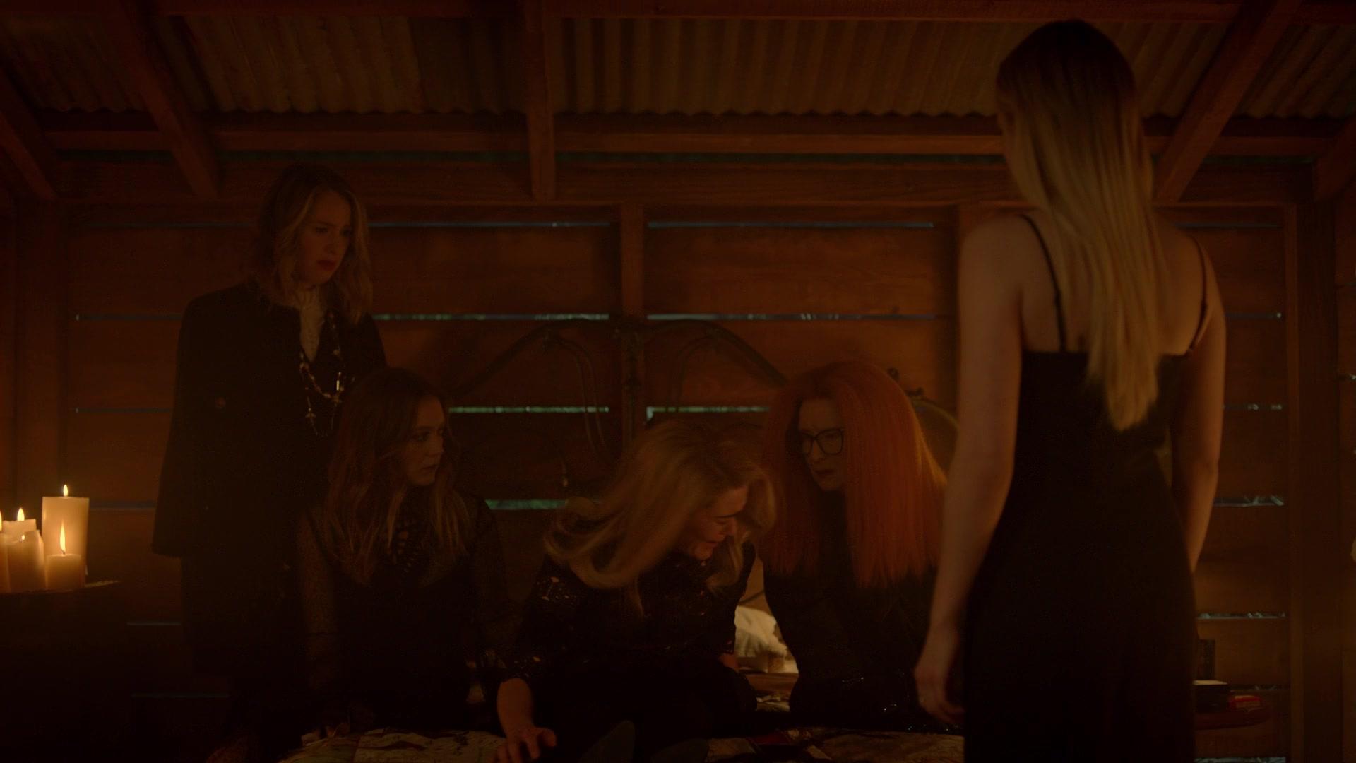 American_Horror_Story_S08E09_Fire_and_Reign_1080p_2469.jpg