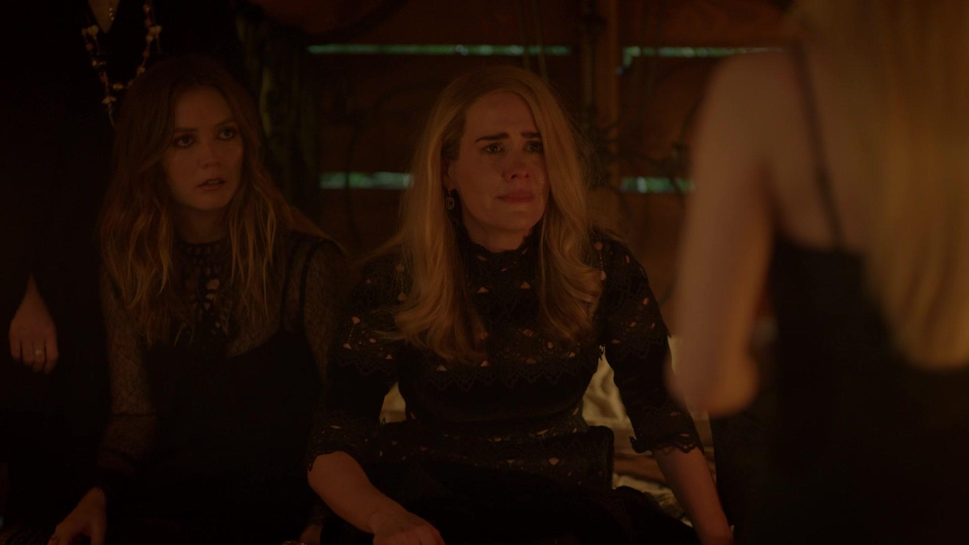 American_Horror_Story_S08E09_Fire_and_Reign_1080p_2481.jpg
