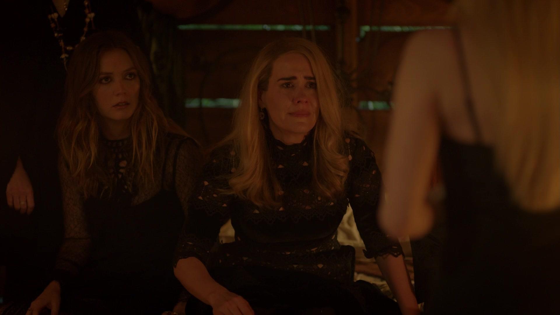 American_Horror_Story_S08E09_Fire_and_Reign_1080p_2482.jpg