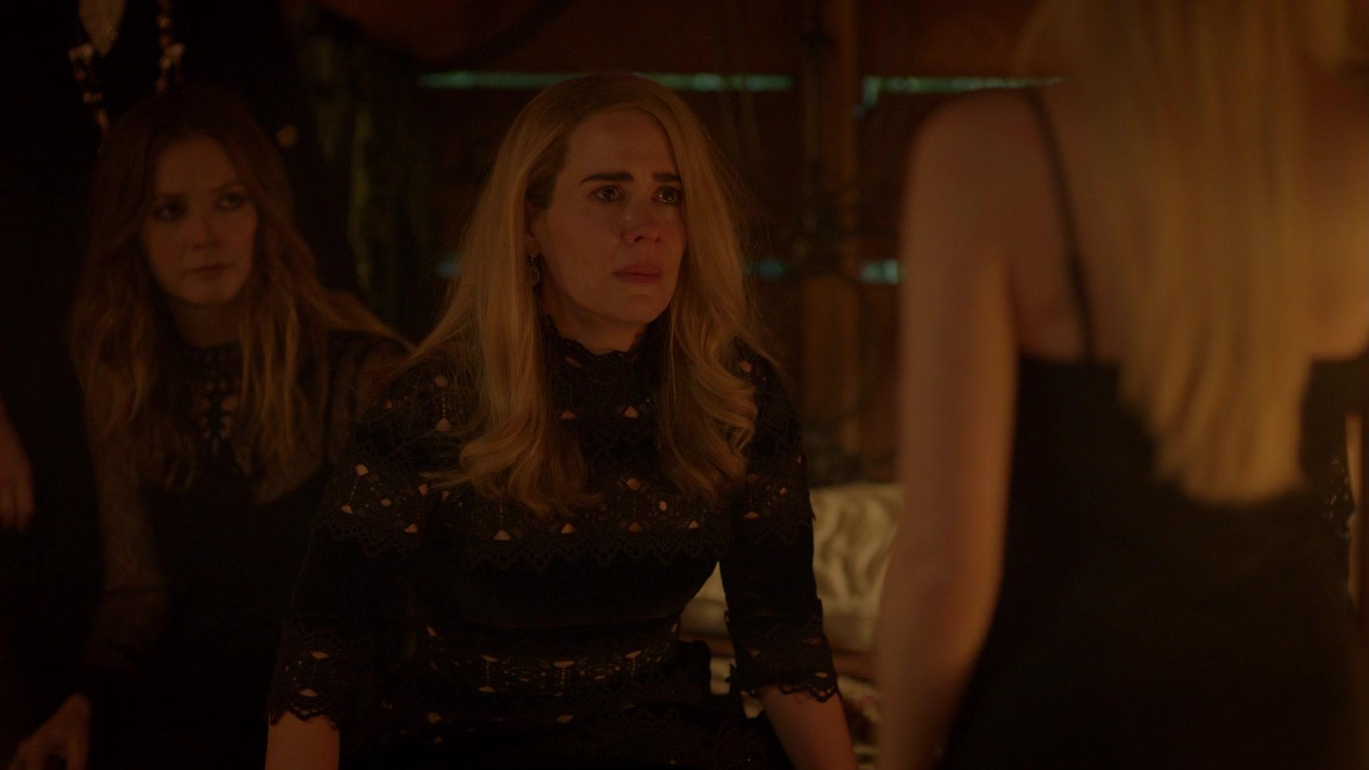 American_Horror_Story_S08E09_Fire_and_Reign_1080p_2508.jpg