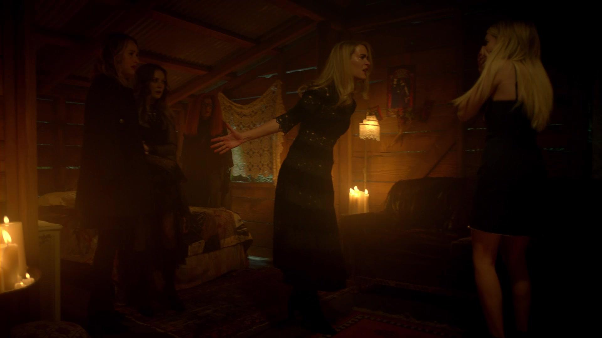 American_Horror_Story_S08E09_Fire_and_Reign_1080p_2561.jpg