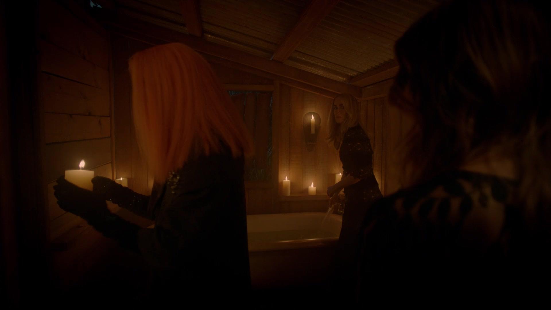 American_Horror_Story_S08E09_Fire_and_Reign_1080p_2789.jpg