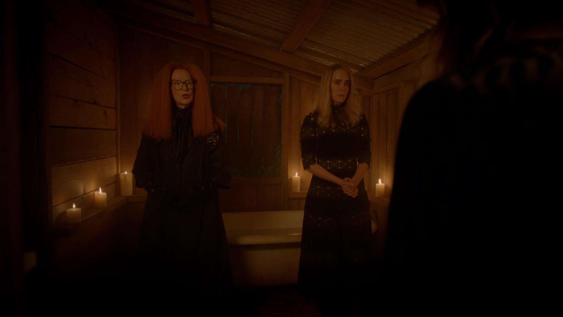 American_Horror_Story_S08E09_Fire_and_Reign_1080p_2815.jpg