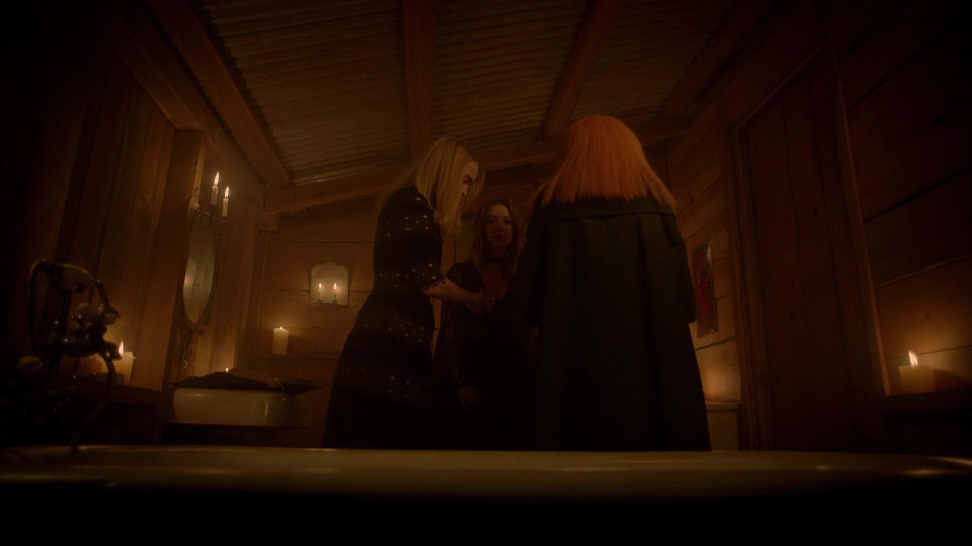 American_Horror_Story_S08E09_Fire_and_Reign_1080p_3405.jpg