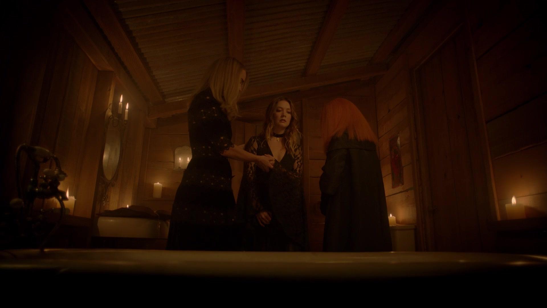 American_Horror_Story_S08E09_Fire_and_Reign_1080p_3409.jpg