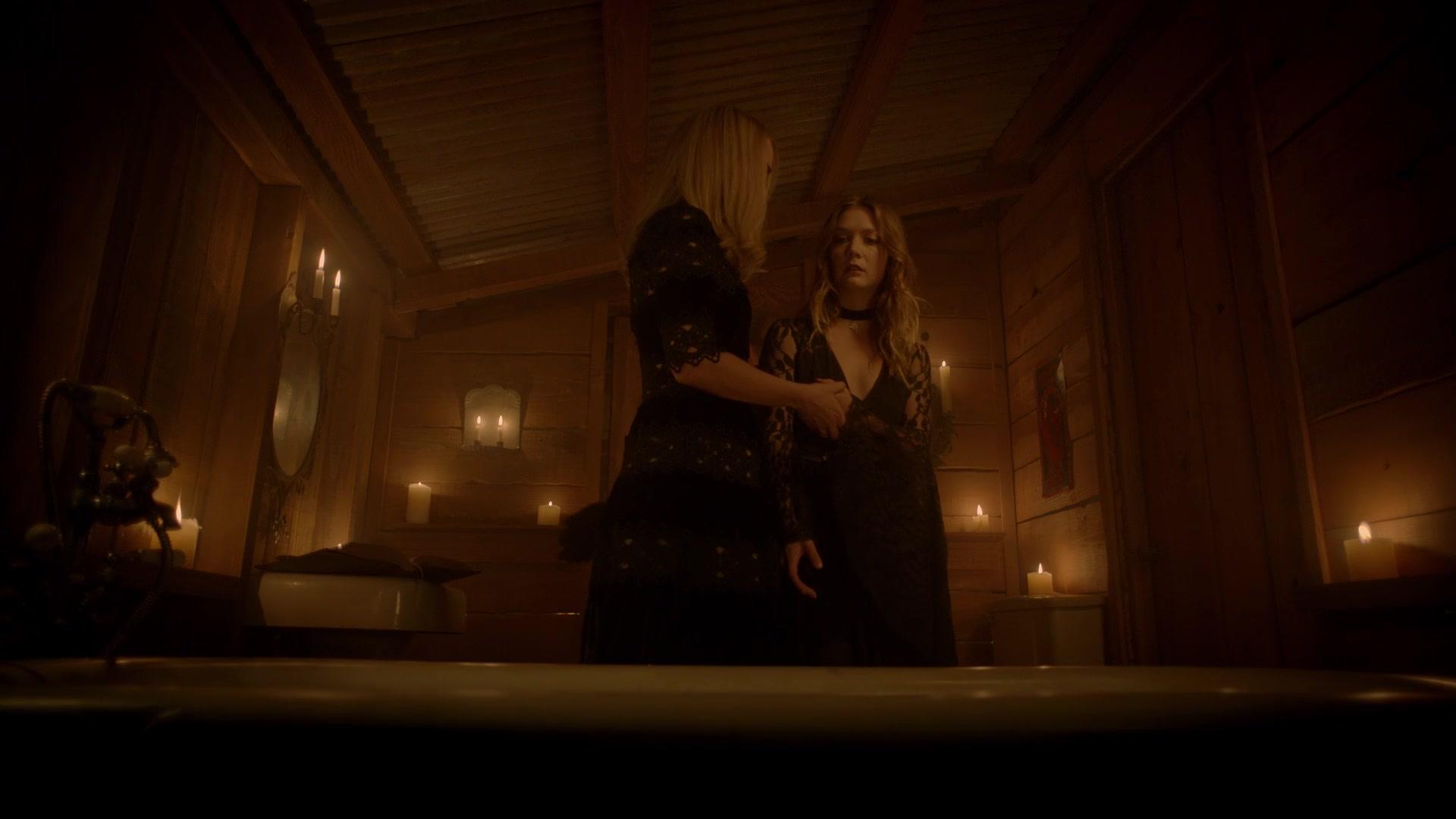 American_Horror_Story_S08E09_Fire_and_Reign_1080p_3414.jpg