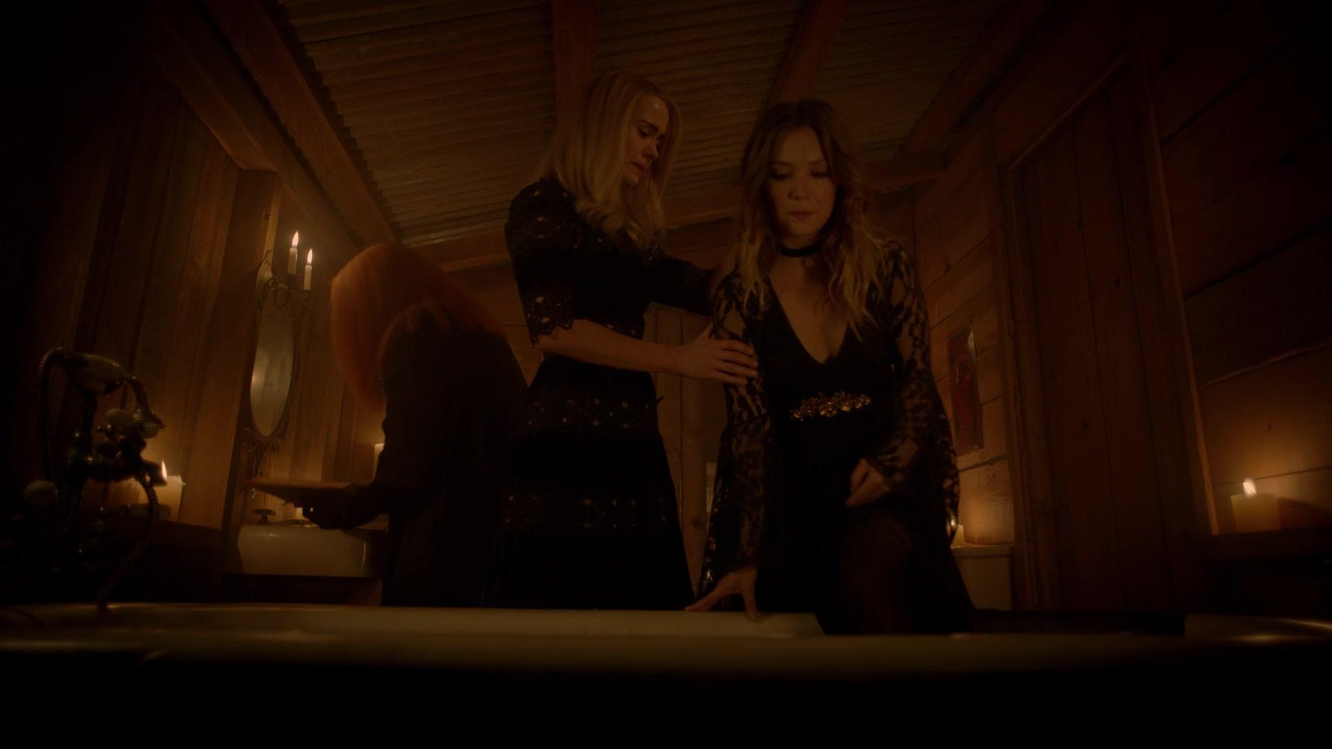 American_Horror_Story_S08E09_Fire_and_Reign_1080p_3422.jpg