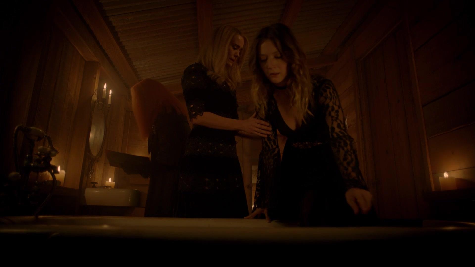 American_Horror_Story_S08E09_Fire_and_Reign_1080p_3423.jpg