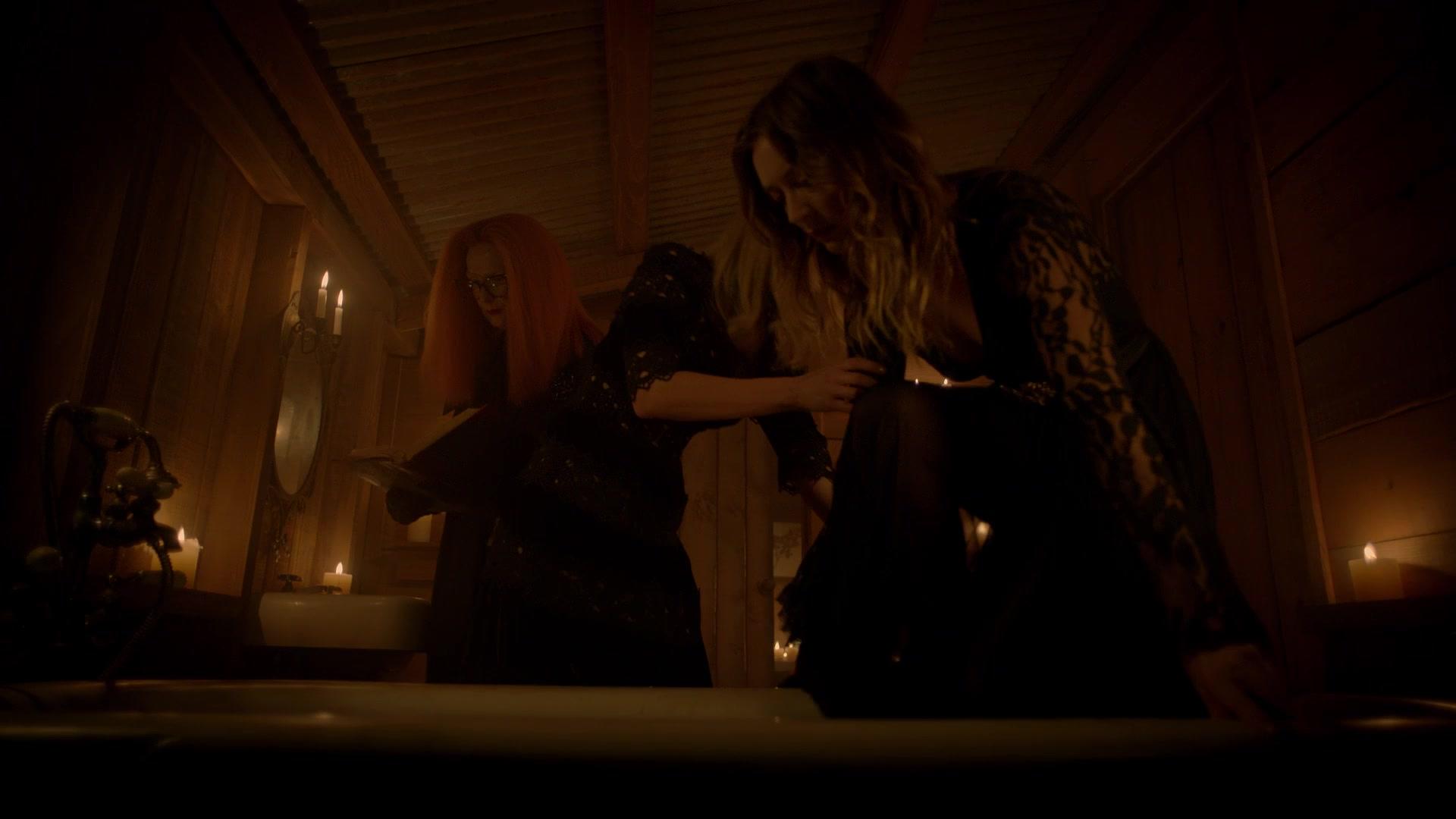 American_Horror_Story_S08E09_Fire_and_Reign_1080p_3426.jpg