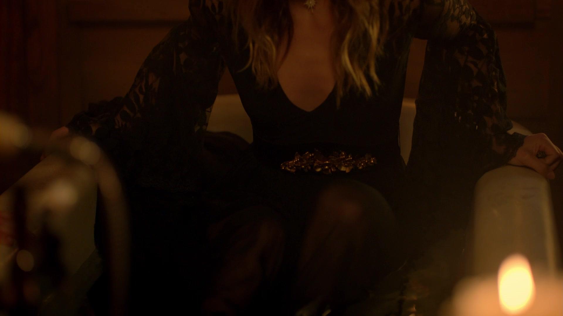 American_Horror_Story_S08E09_Fire_and_Reign_1080p_3431.jpg