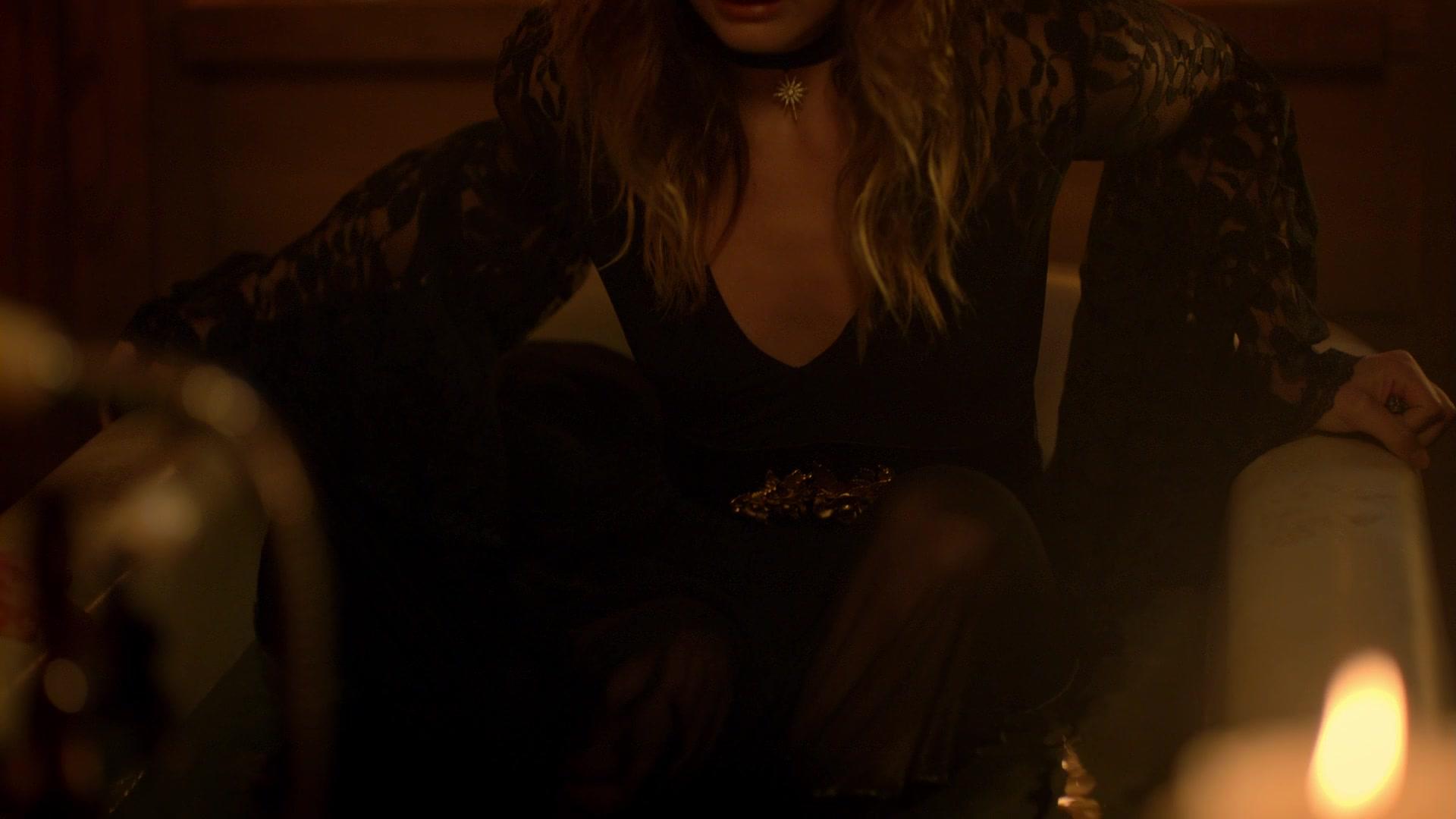 American_Horror_Story_S08E09_Fire_and_Reign_1080p_3433.jpg