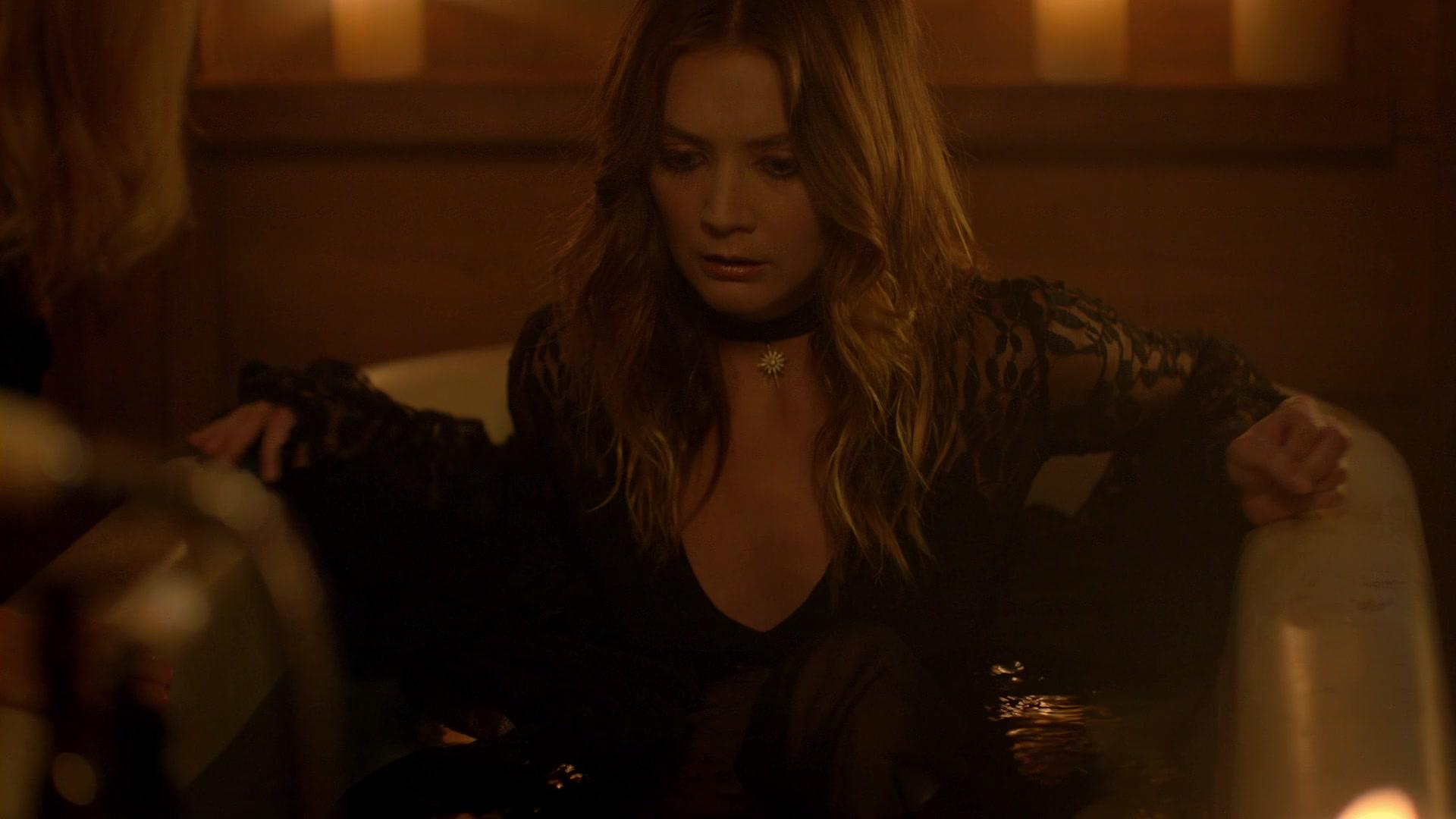 American_Horror_Story_S08E09_Fire_and_Reign_1080p_3441.jpg