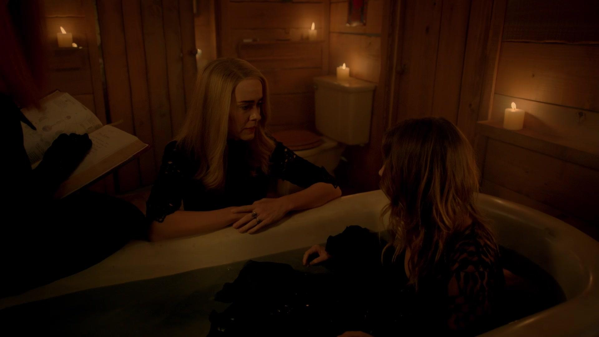 American_Horror_Story_S08E09_Fire_and_Reign_1080p_3448.jpg