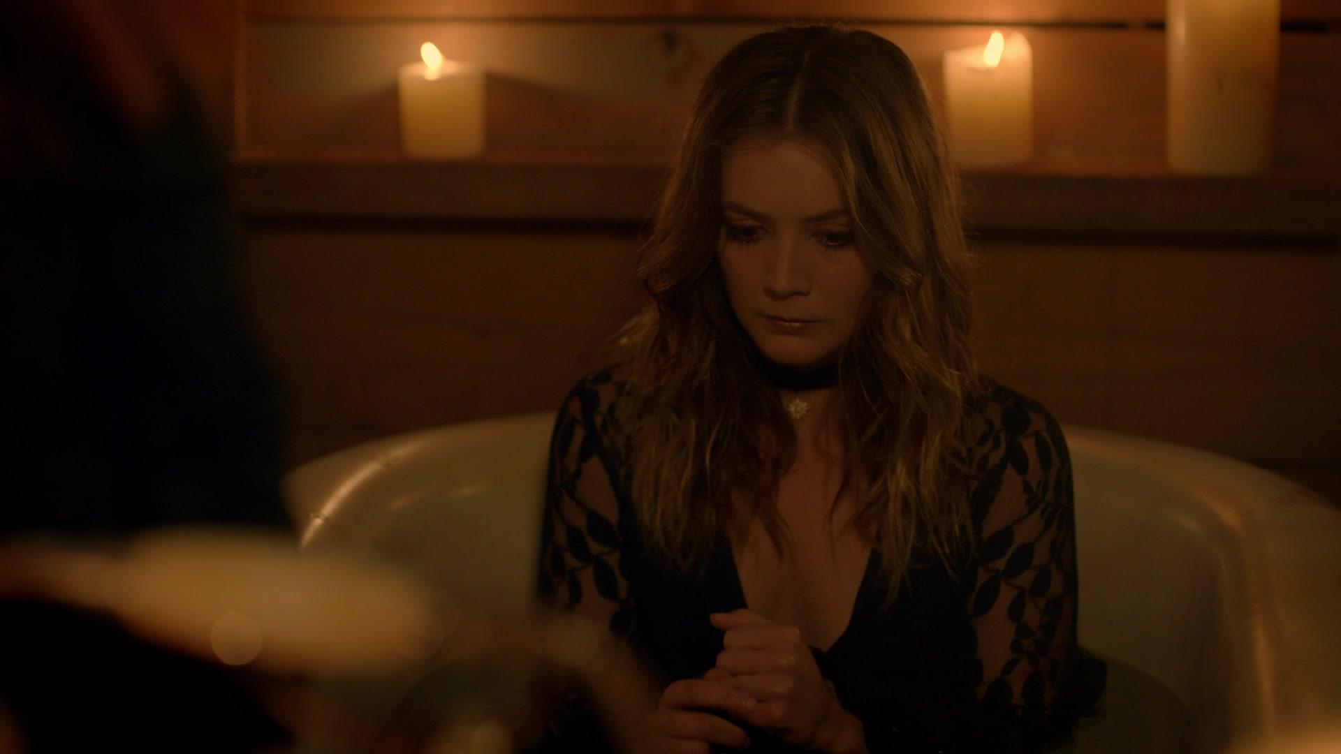 American_Horror_Story_S08E09_Fire_and_Reign_1080p_3463.jpg